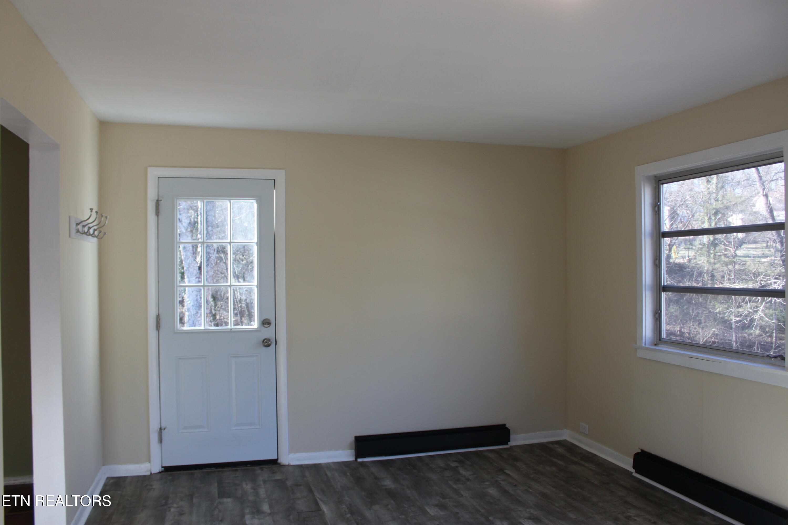 114 E Price Rd