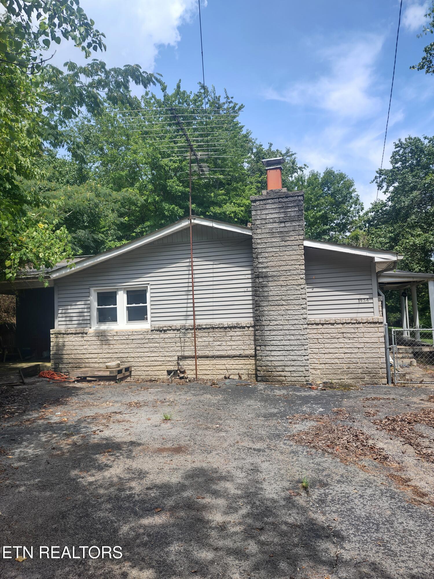 1954 Bluff Rd