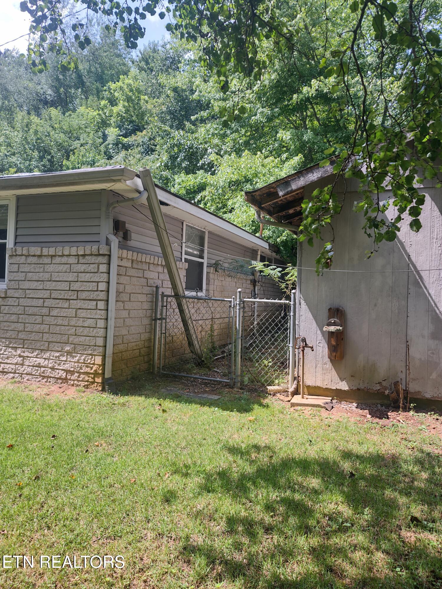 1954 Bluff Rd