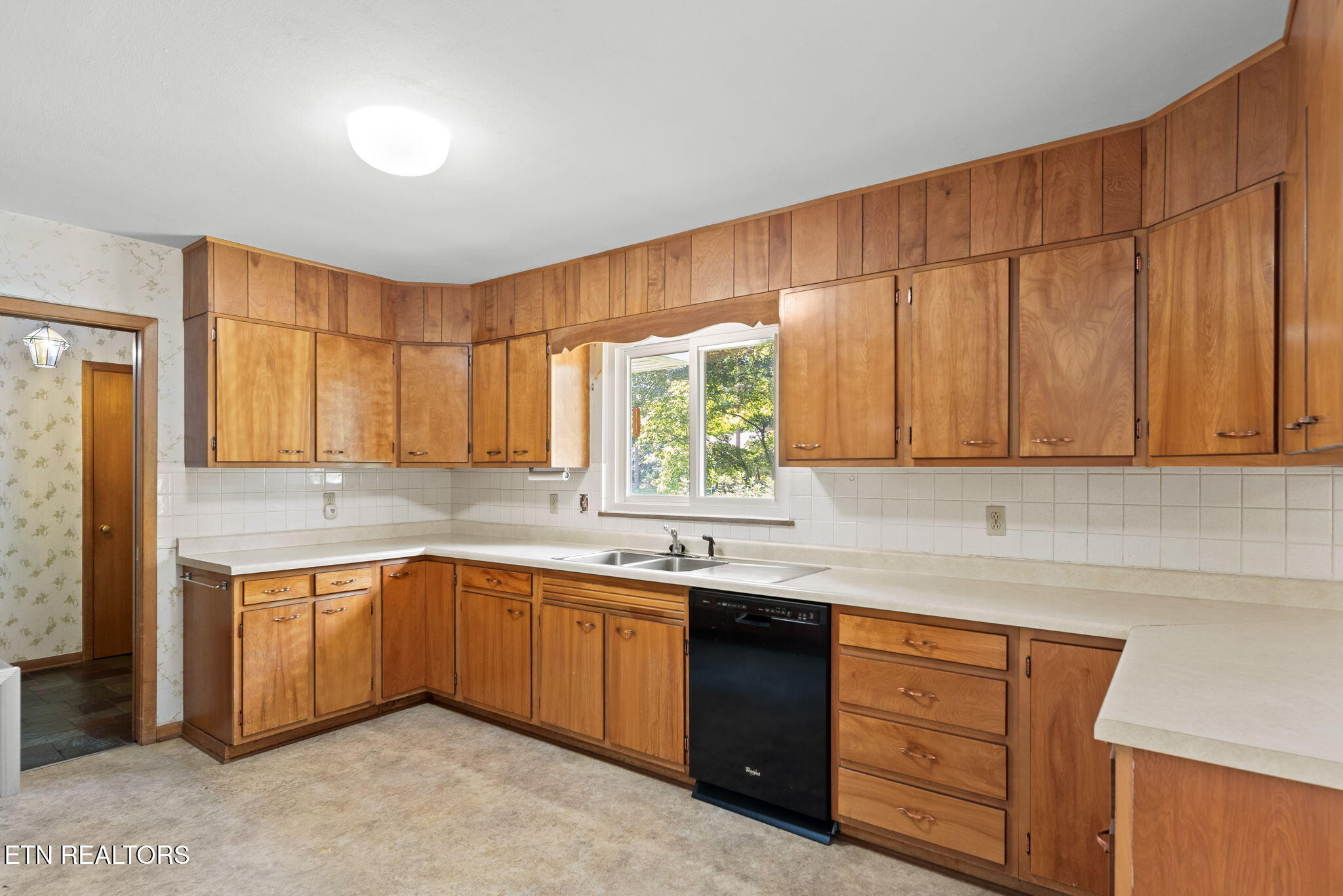 961 W West Outer Drive