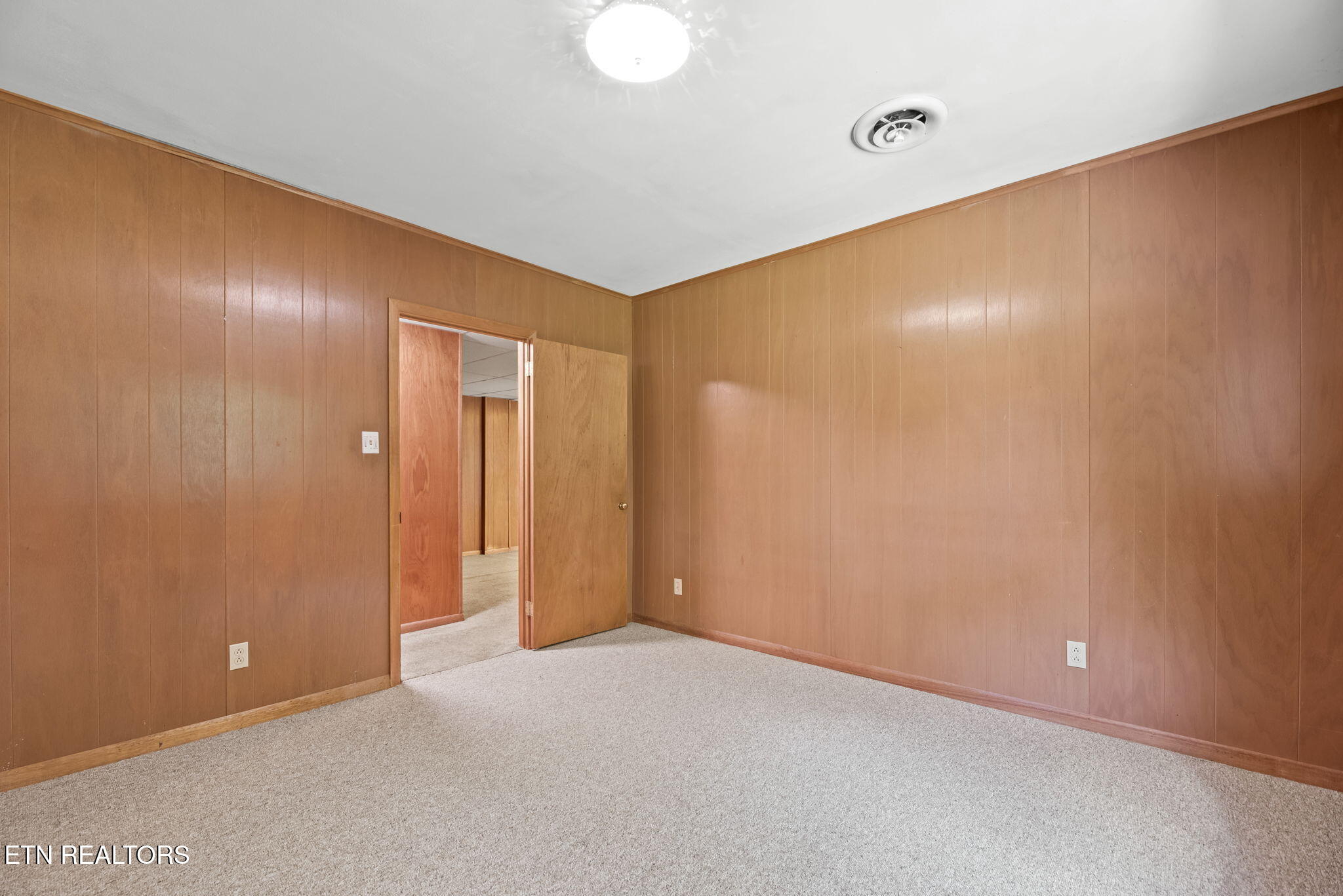 961 W West Outer Drive