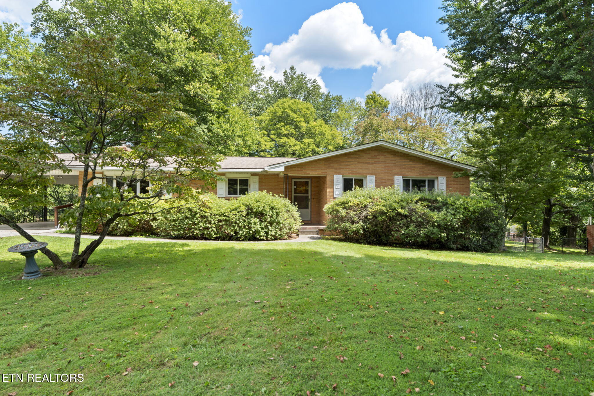 961 W West Outer Drive