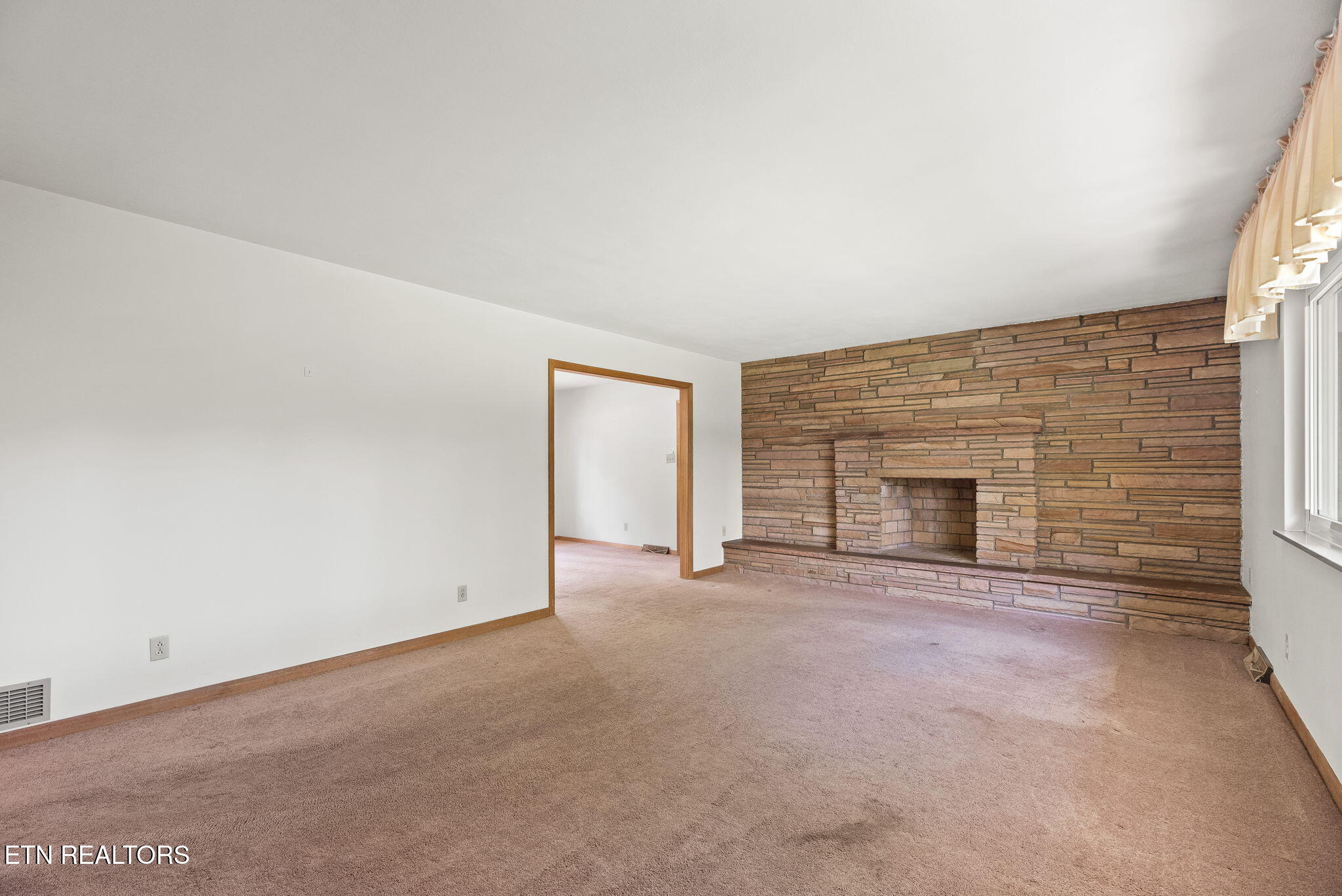 961 W West Outer Drive