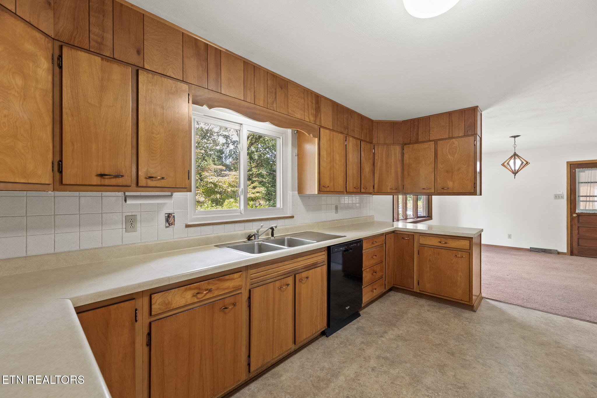 961 W West Outer Drive