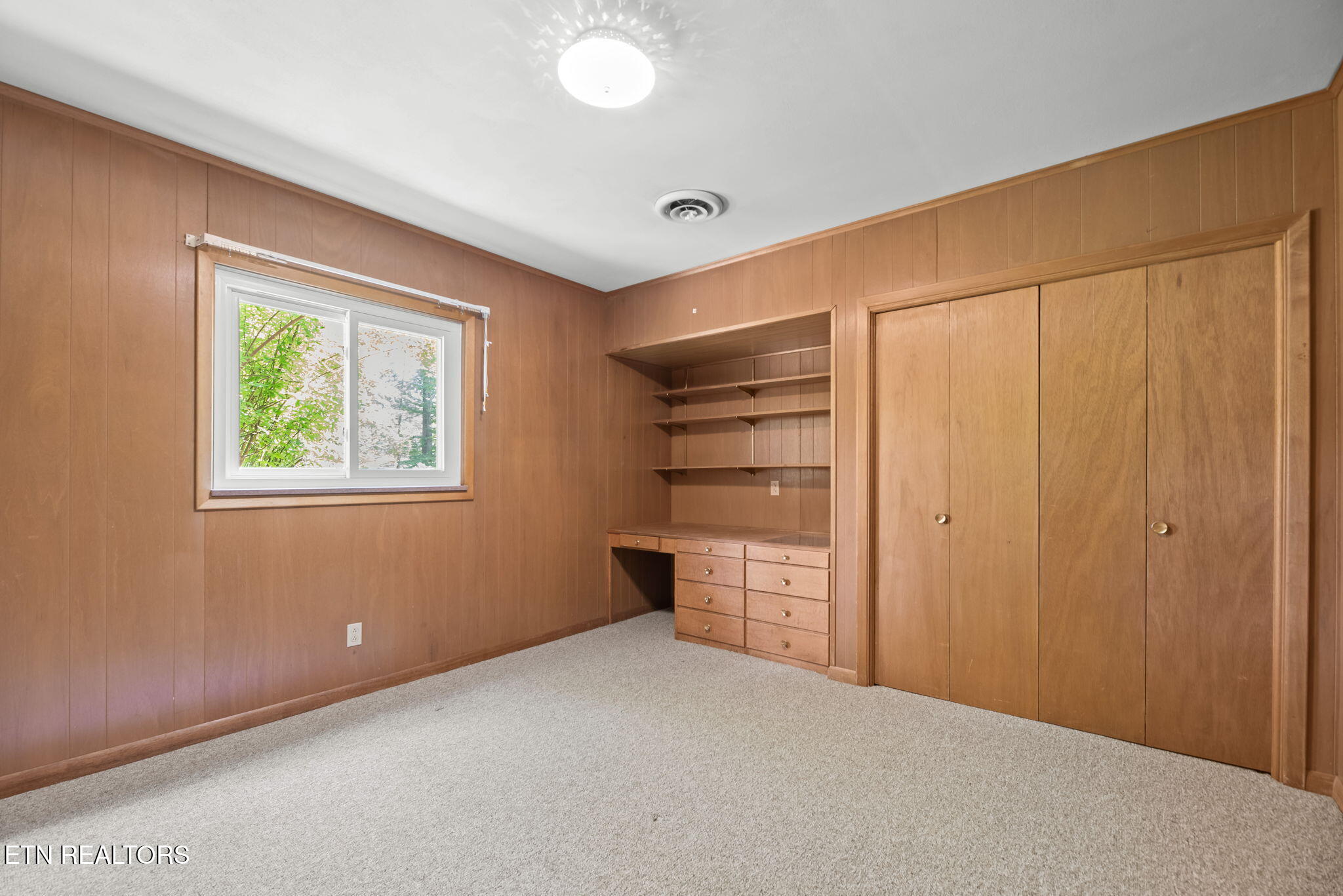 961 W West Outer Drive