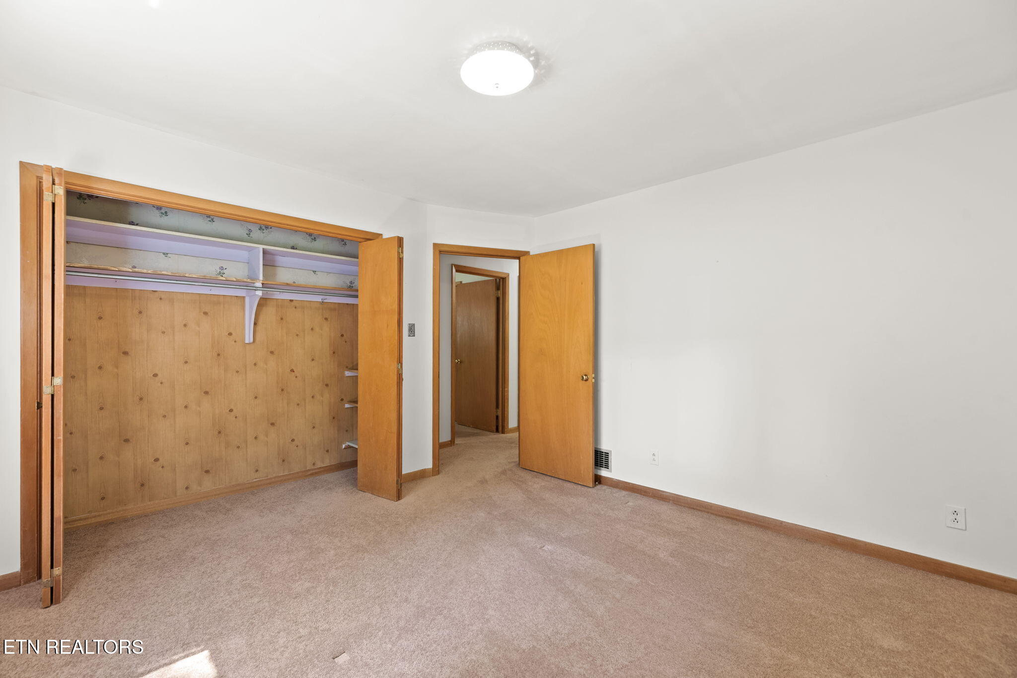 961 W West Outer Drive