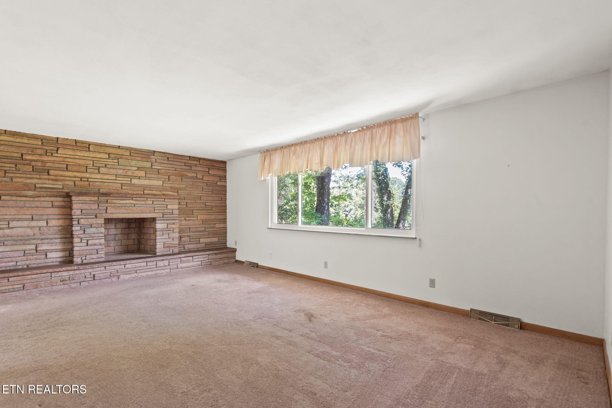 961 W West Outer Drive