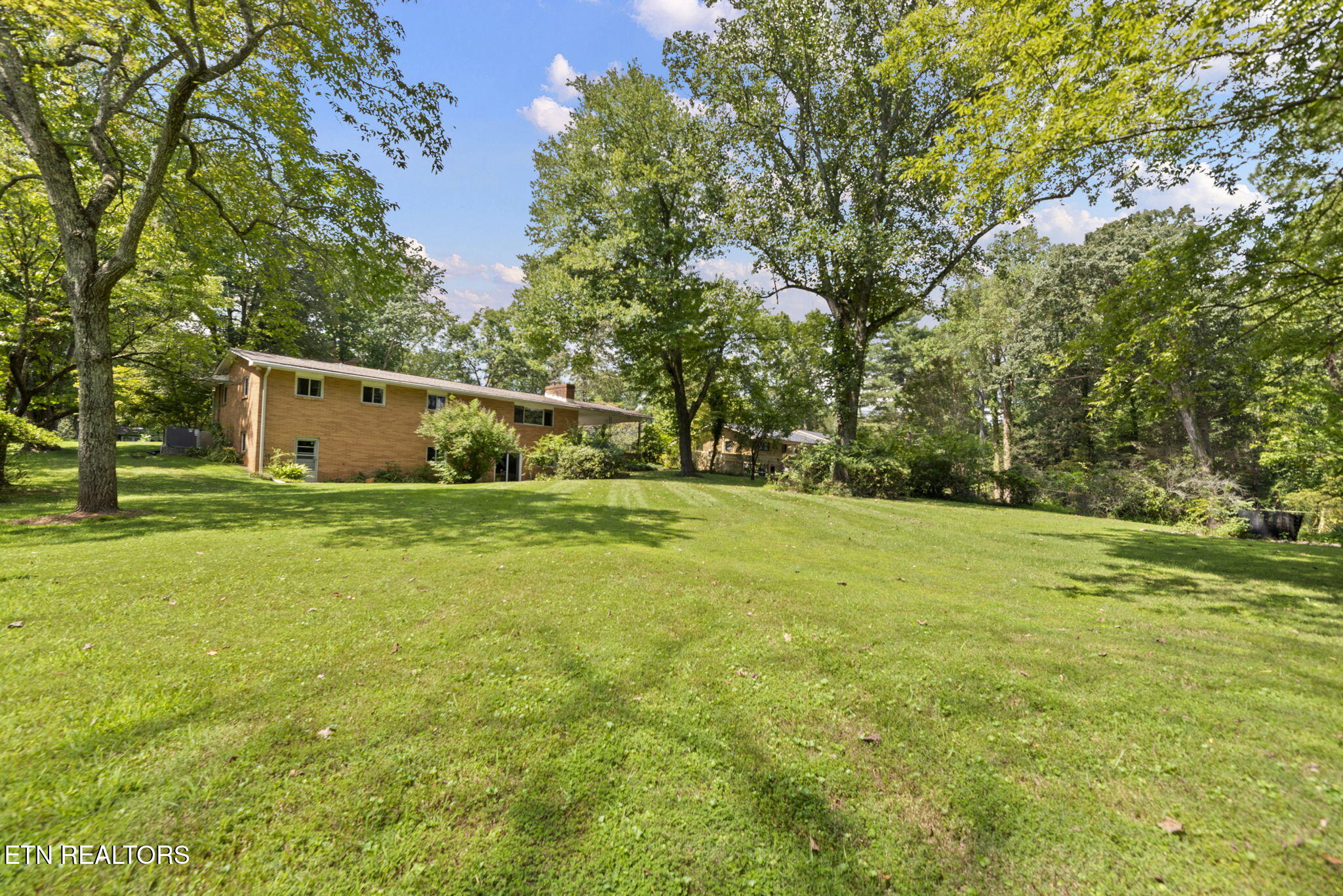 961 W West Outer Drive