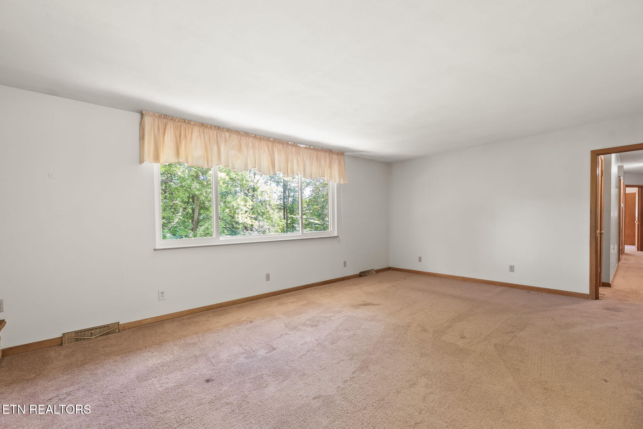 961 W West Outer Drive