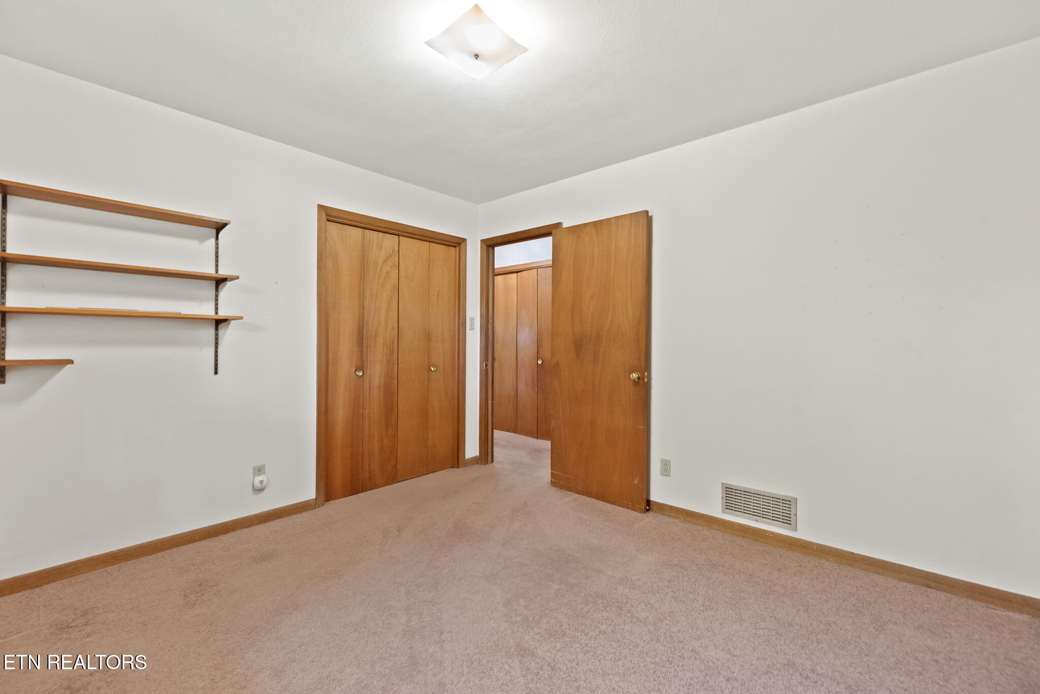 961 W West Outer Drive