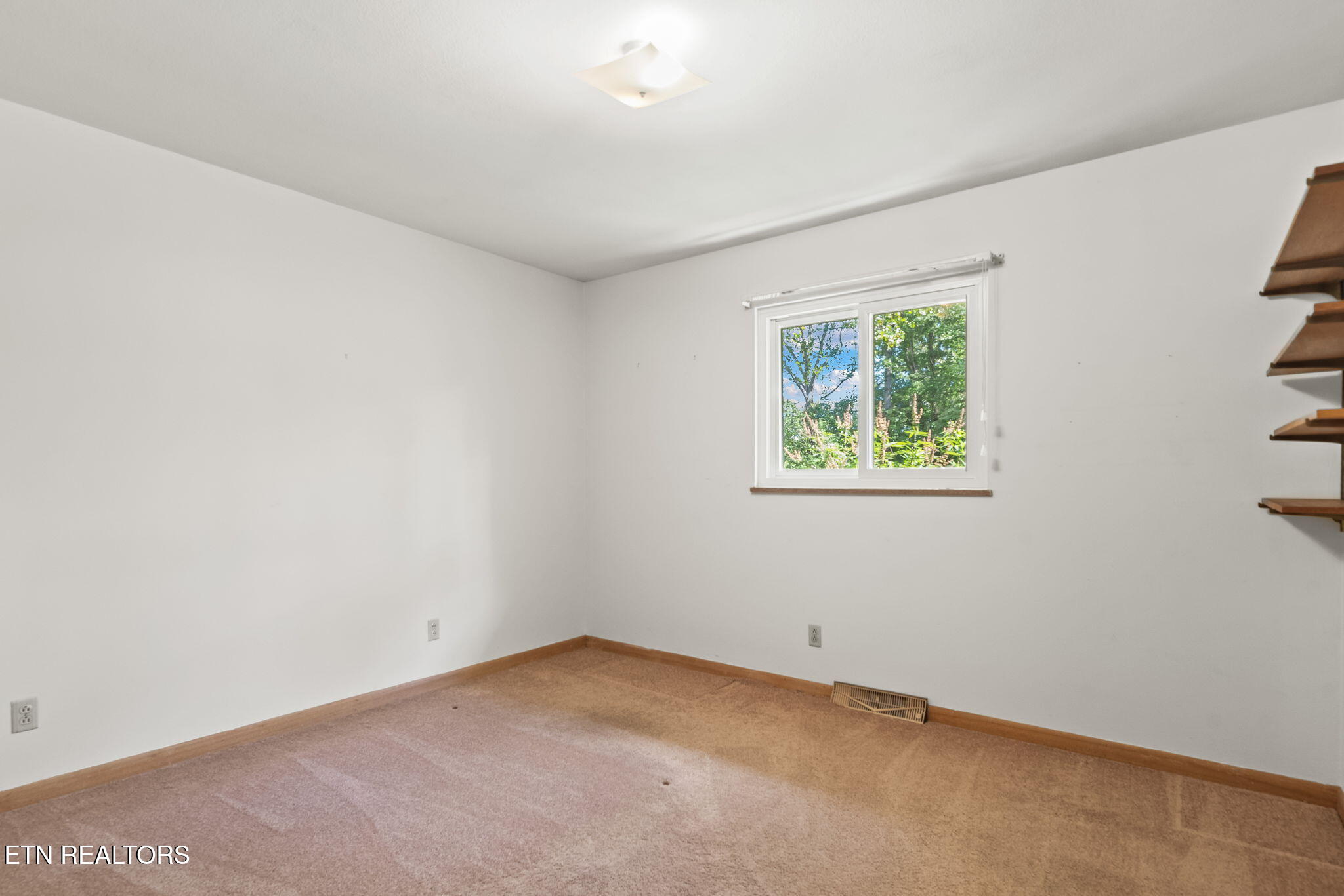 961 W West Outer Drive