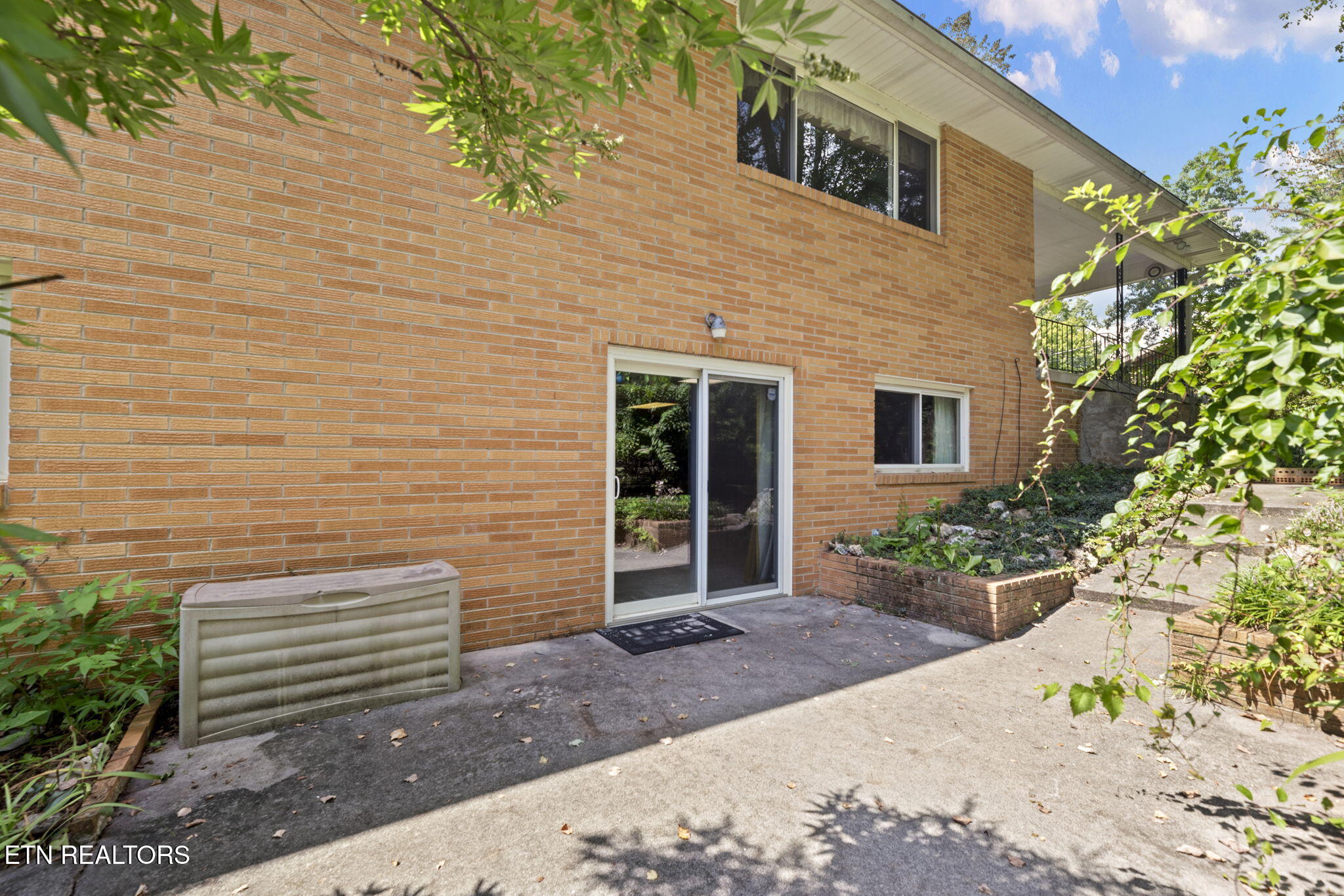 961 W West Outer Drive