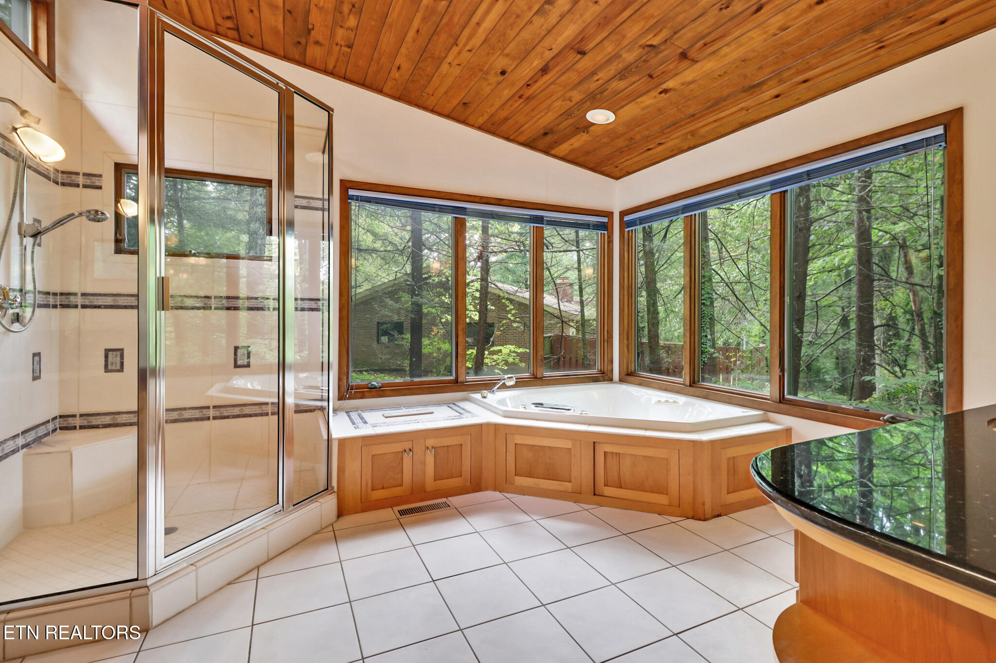 964 W Outer Drive