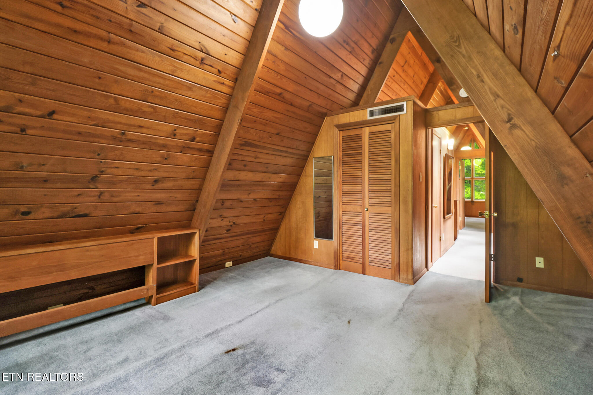 964 W Outer Drive