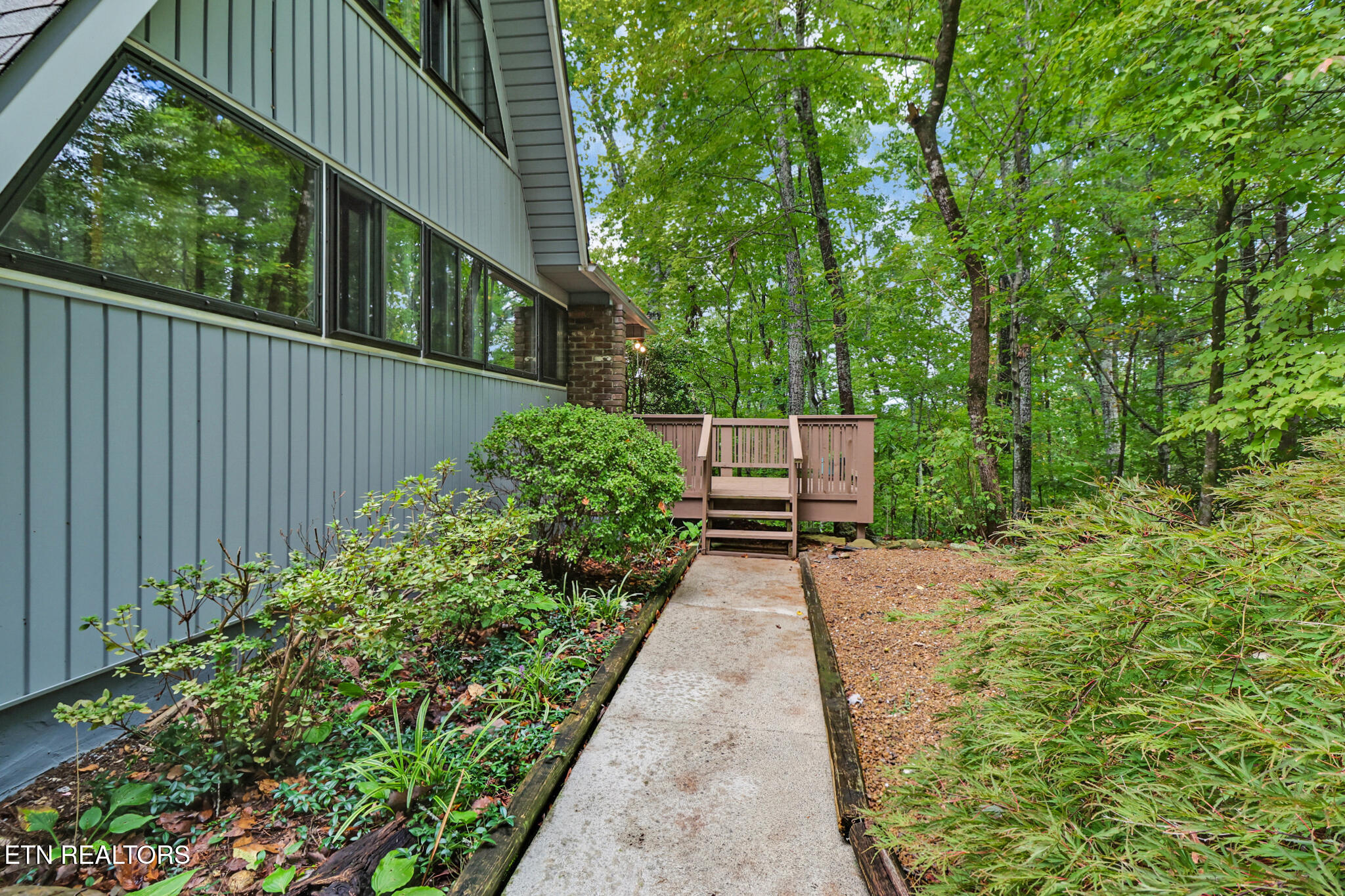 964 W Outer Drive