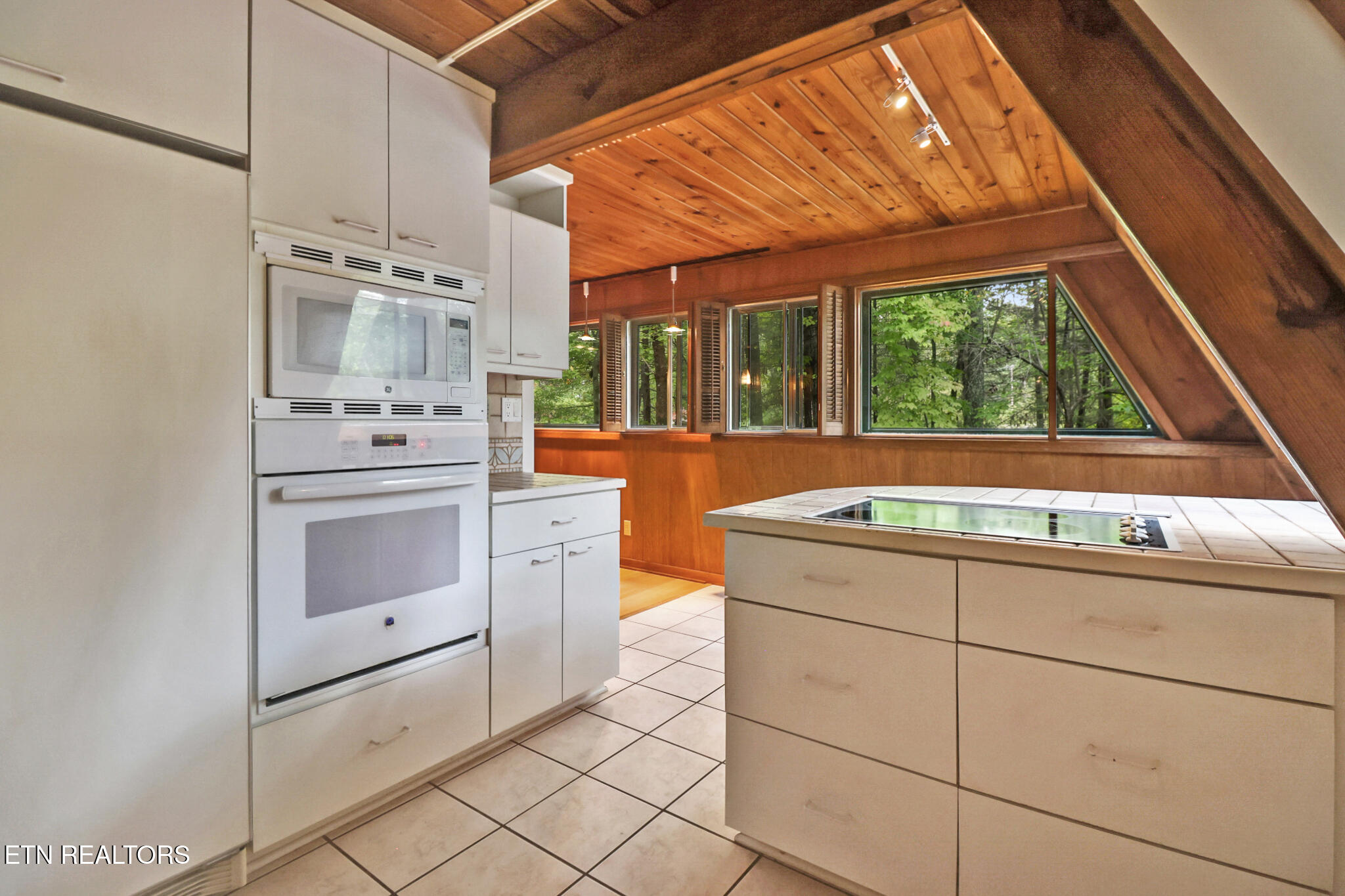 964 W Outer Drive