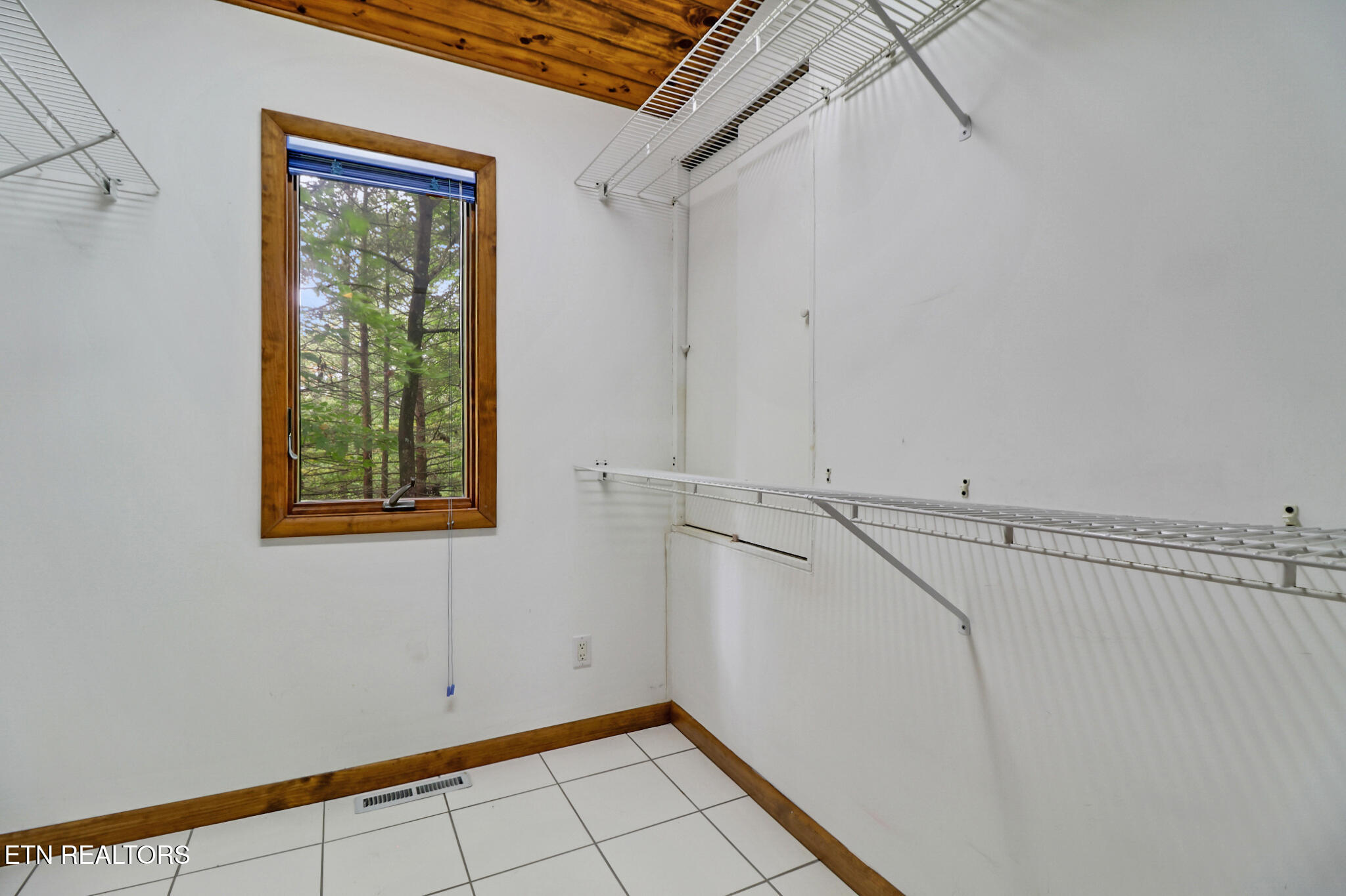 964 W Outer Drive