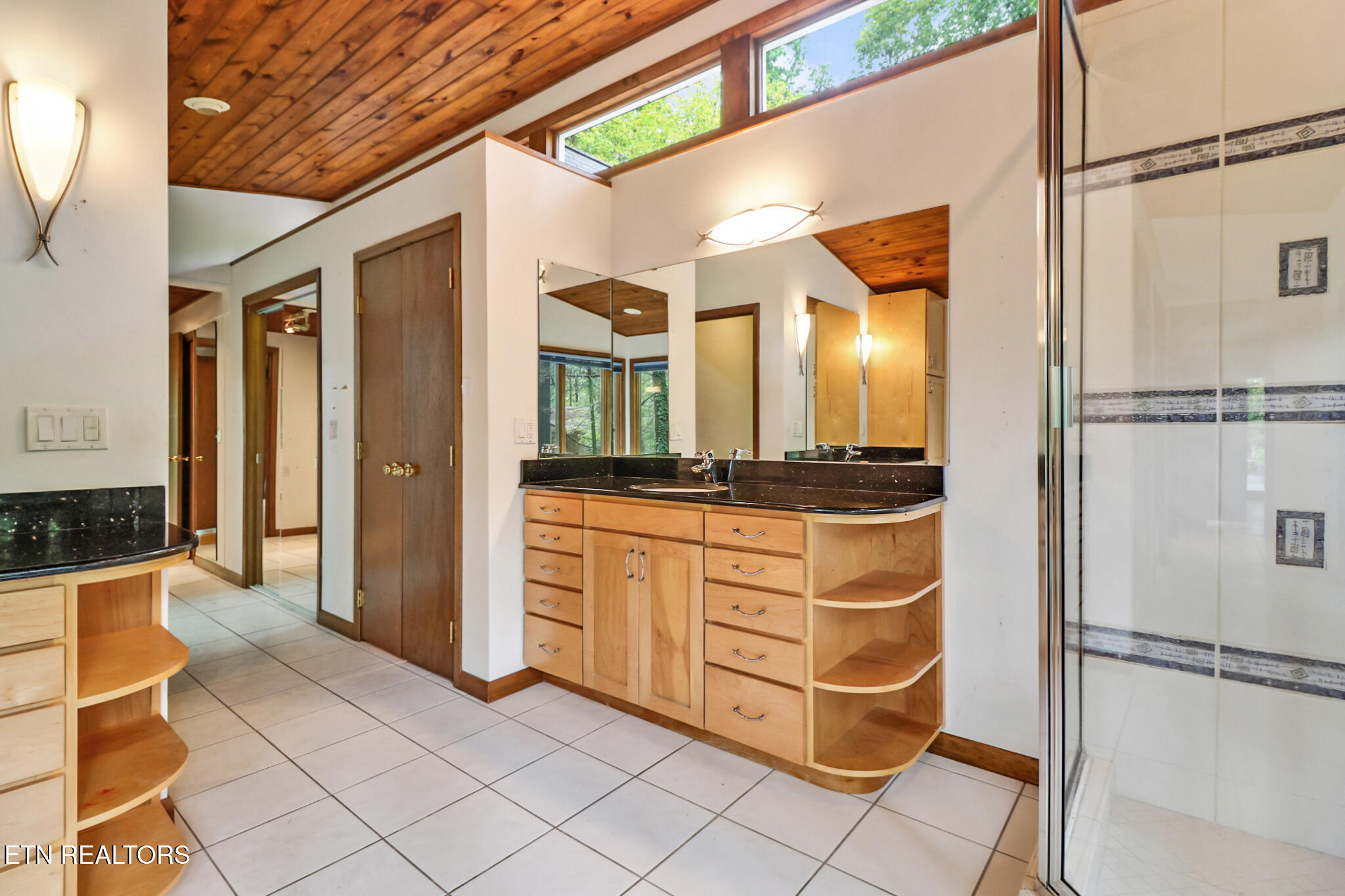 964 W Outer Drive