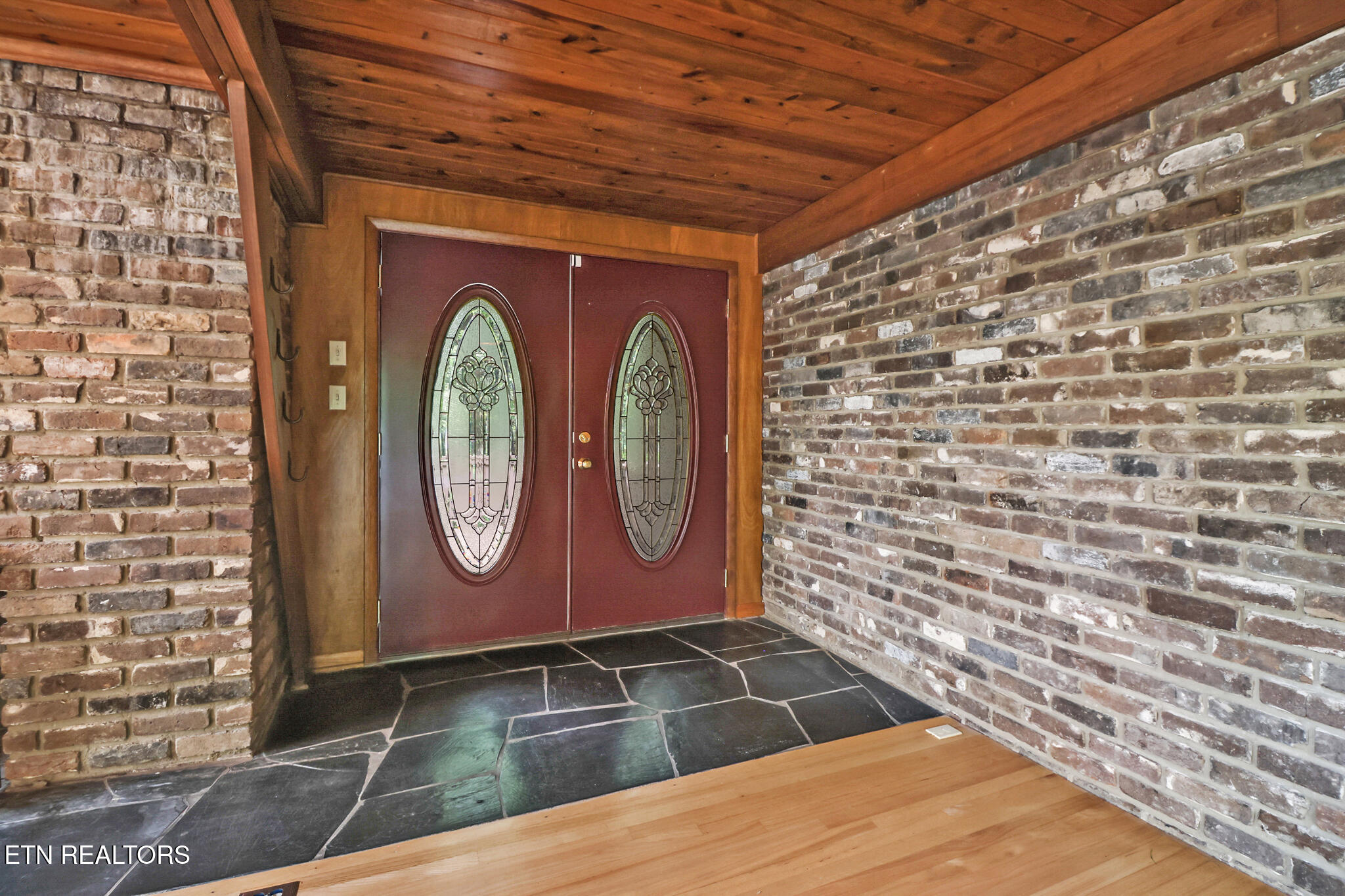 964 W Outer Drive