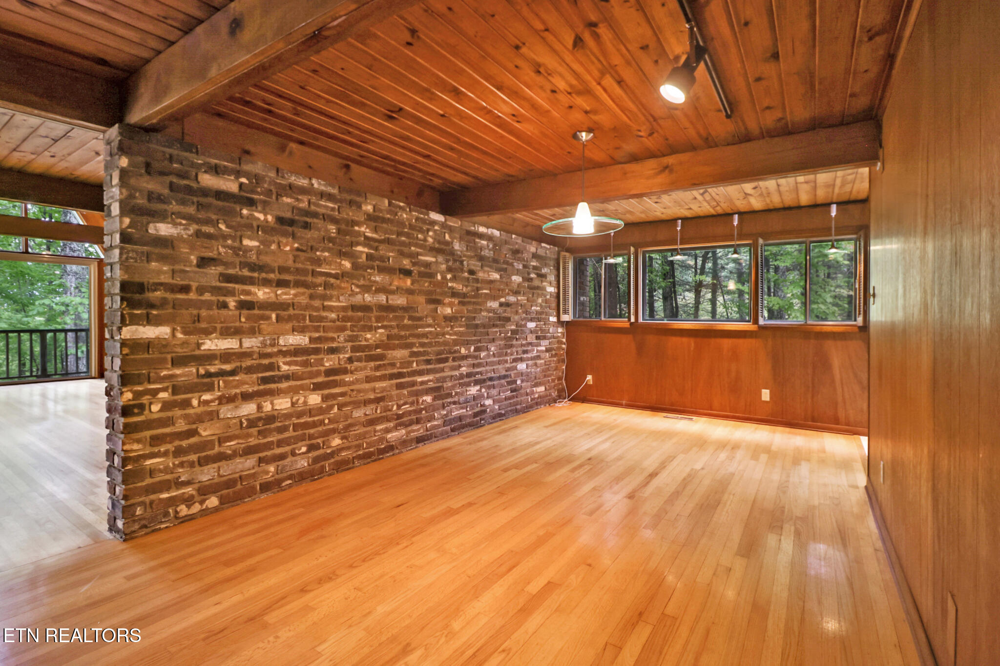 964 W Outer Drive