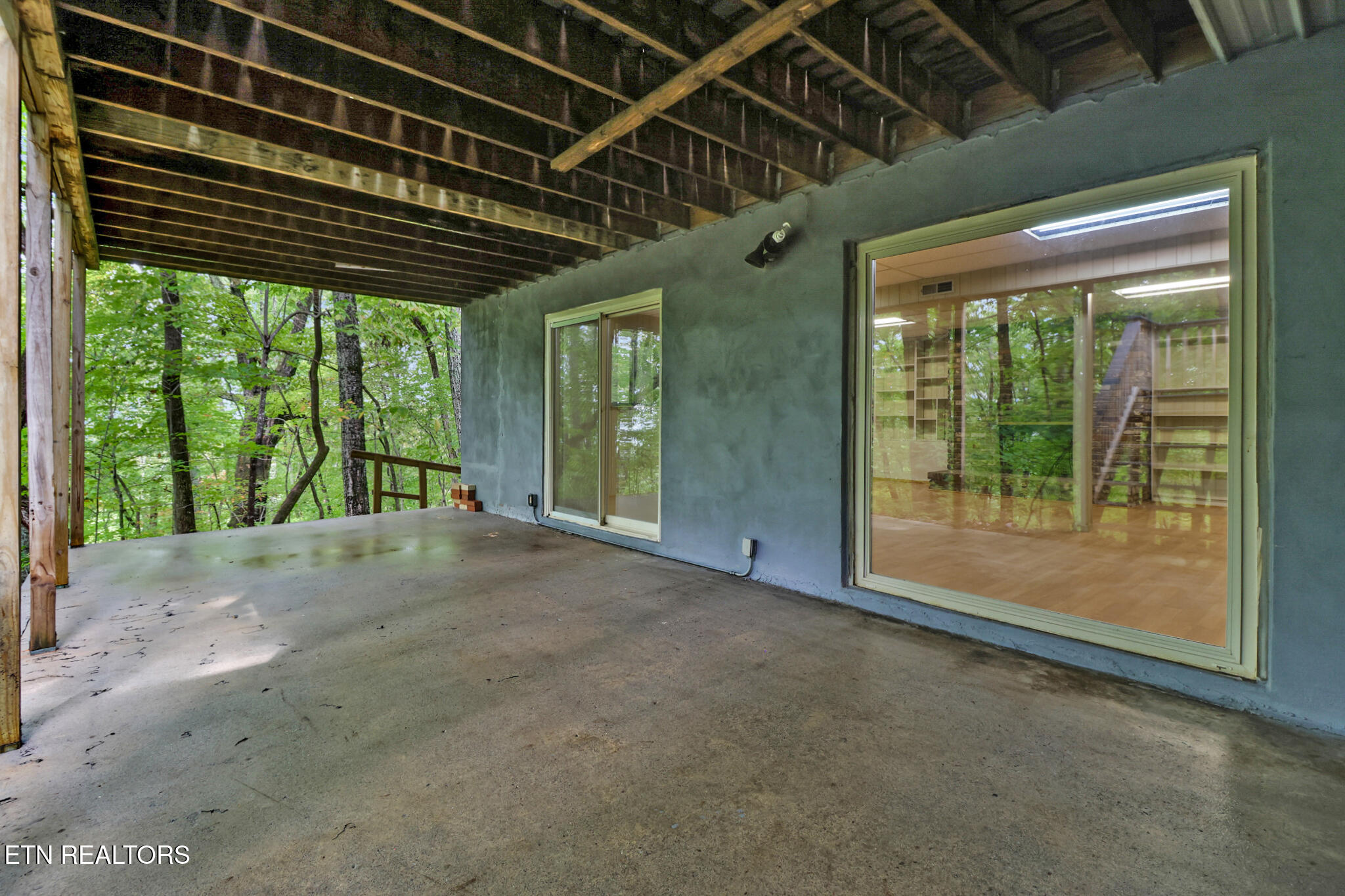 964 W Outer Drive