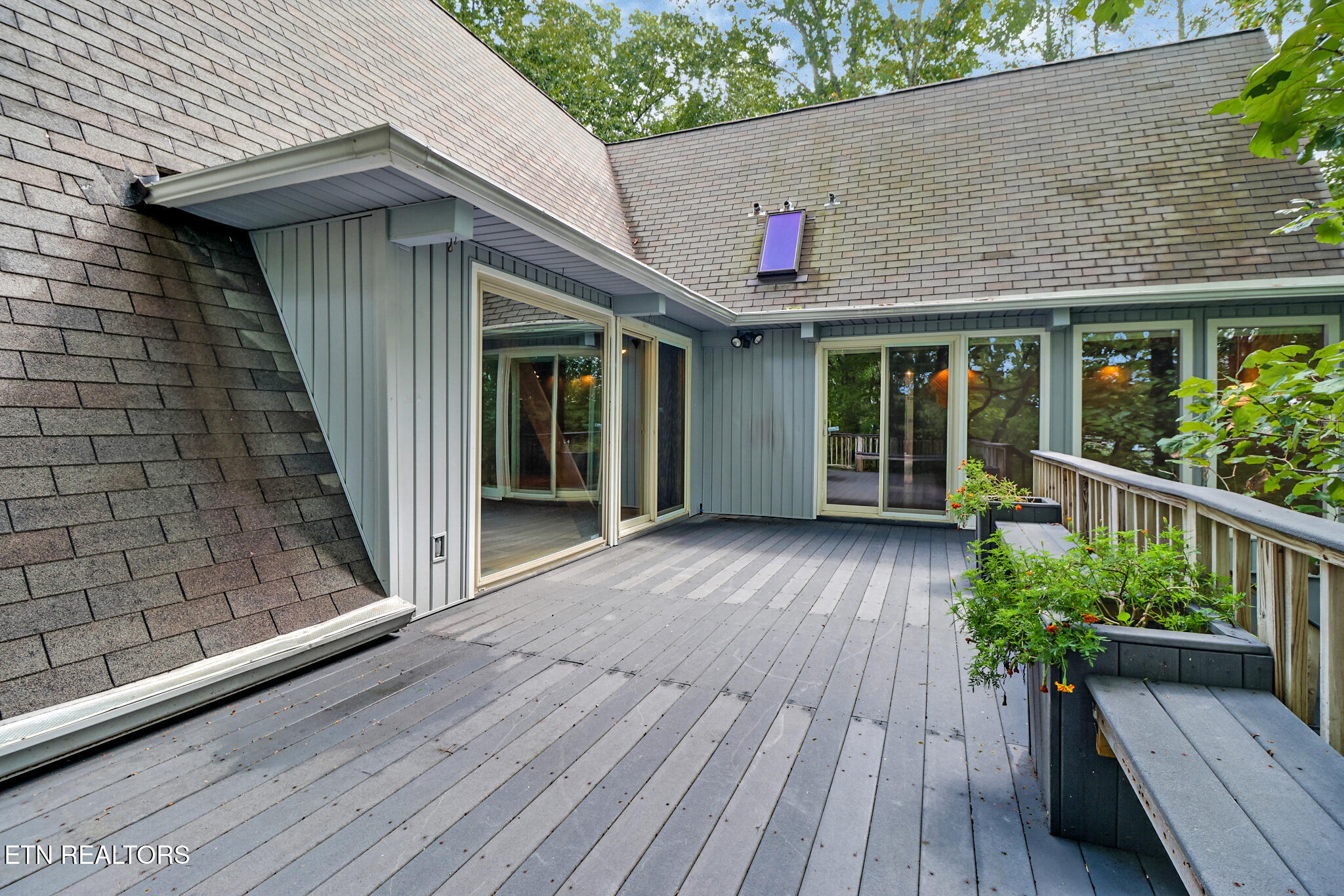 964 W Outer Drive