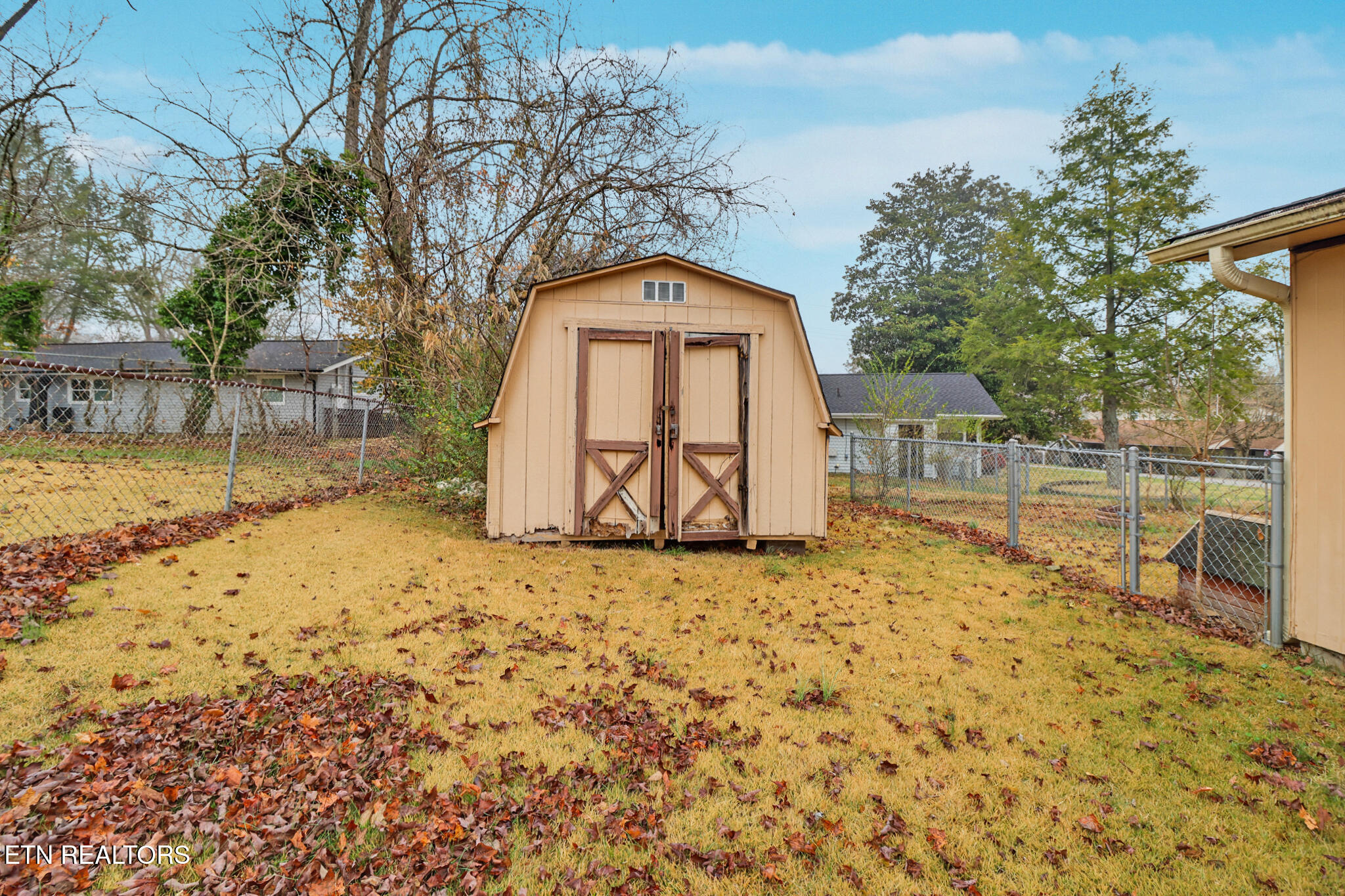 102 E Bryn Mawr Circle