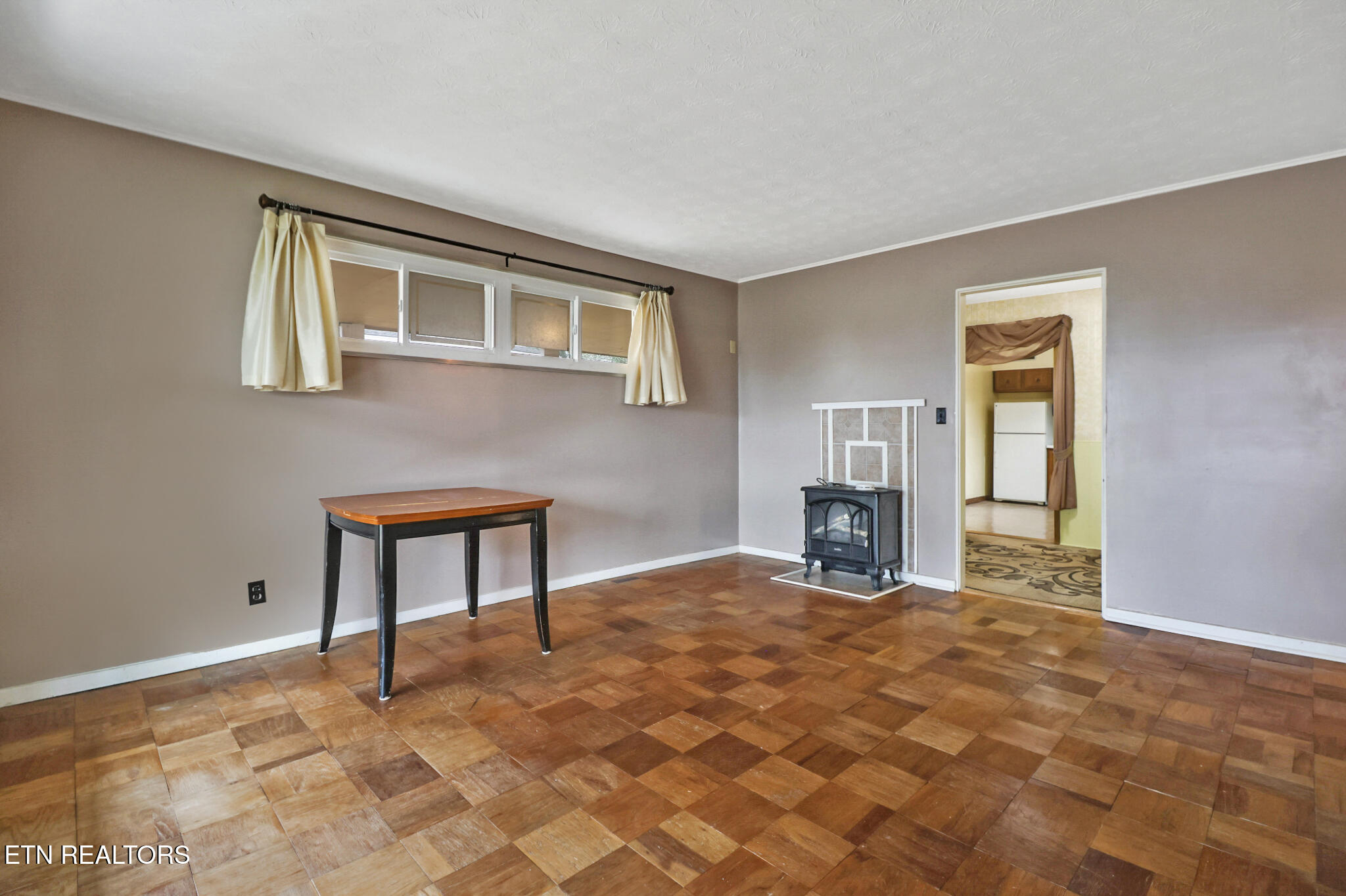 102 E Bryn Mawr Circle