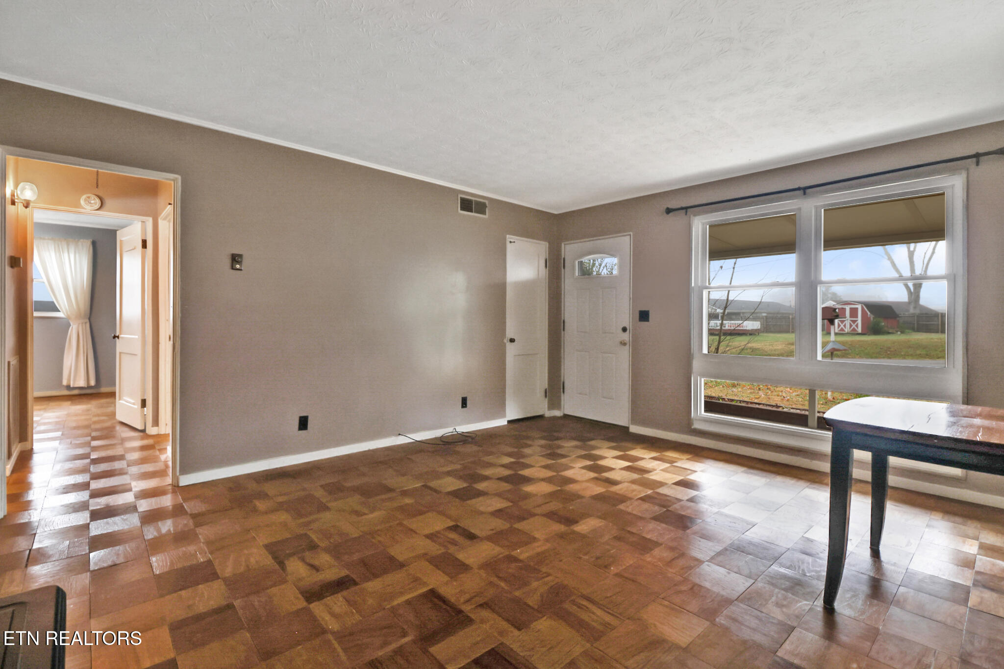 102 E Bryn Mawr Circle