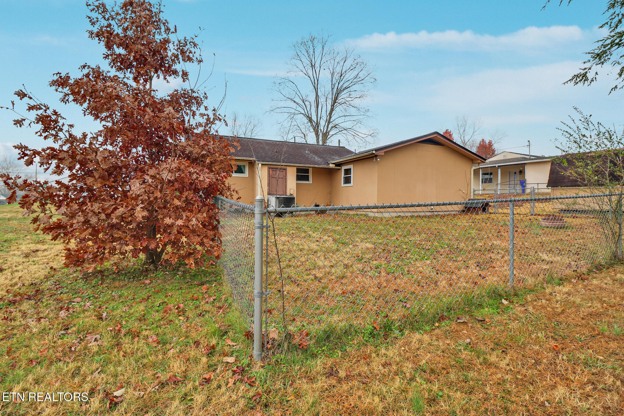 102 E Bryn Mawr Circle