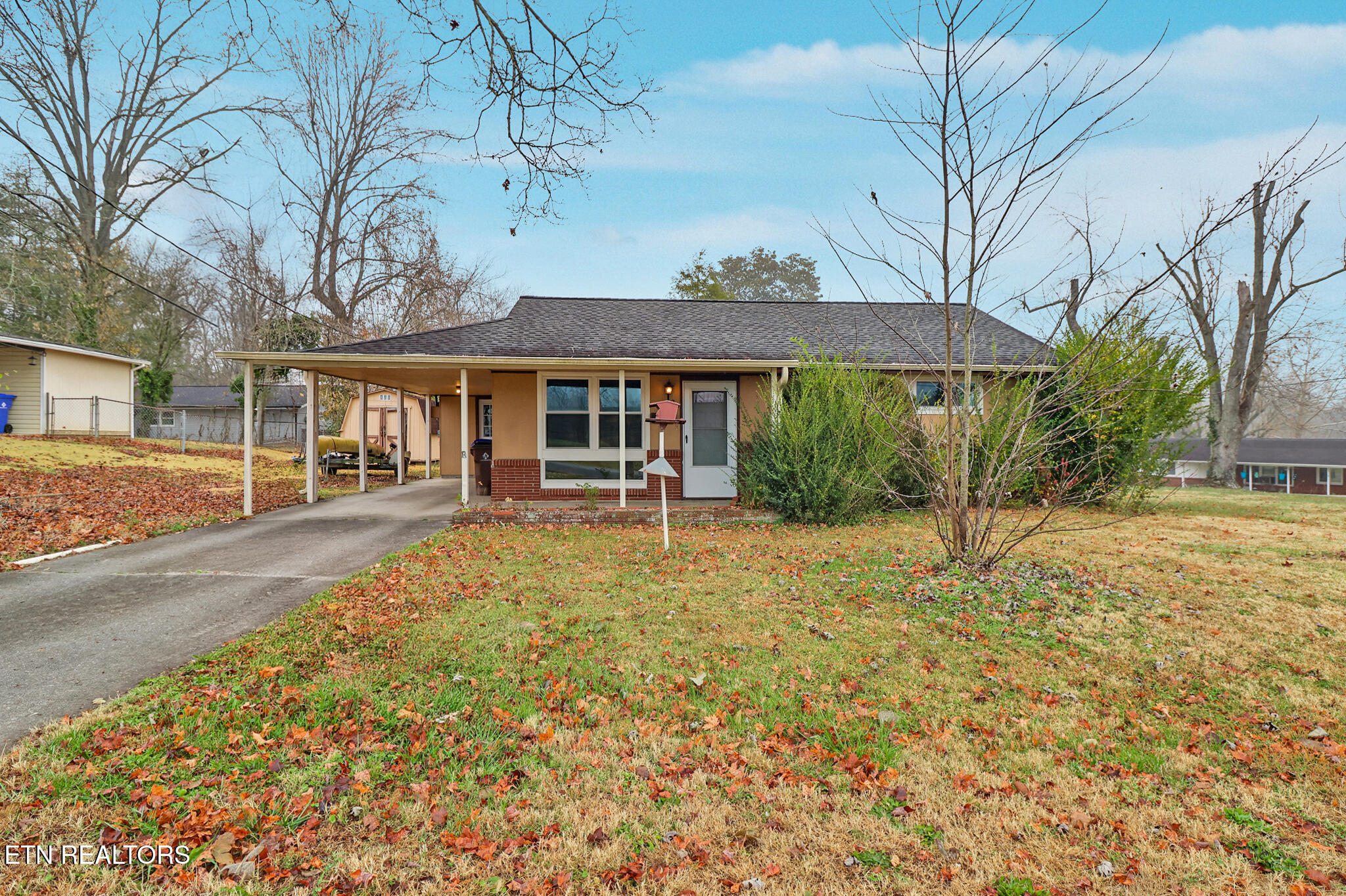 102 E Bryn Mawr Circle