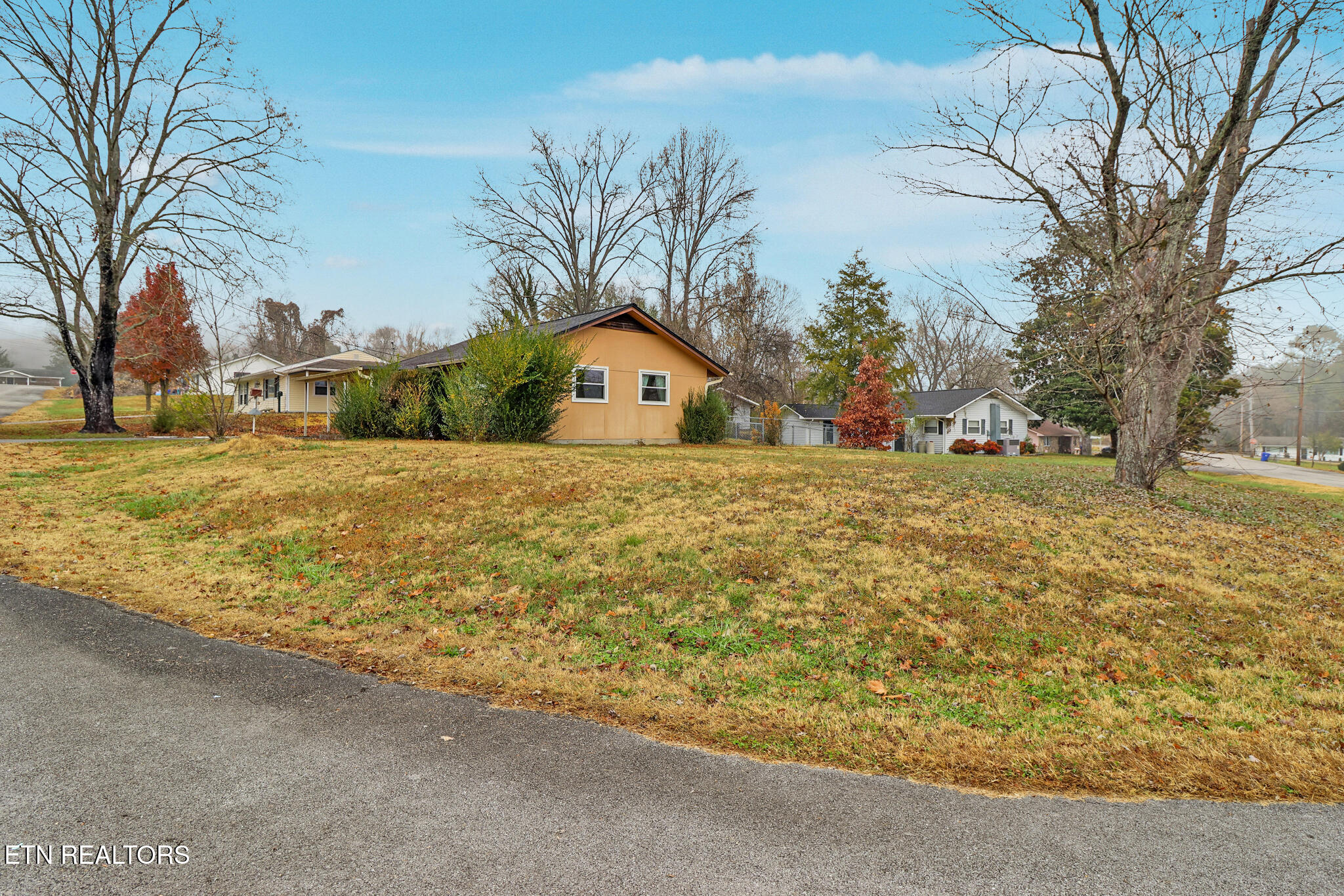 102 E Bryn Mawr Circle