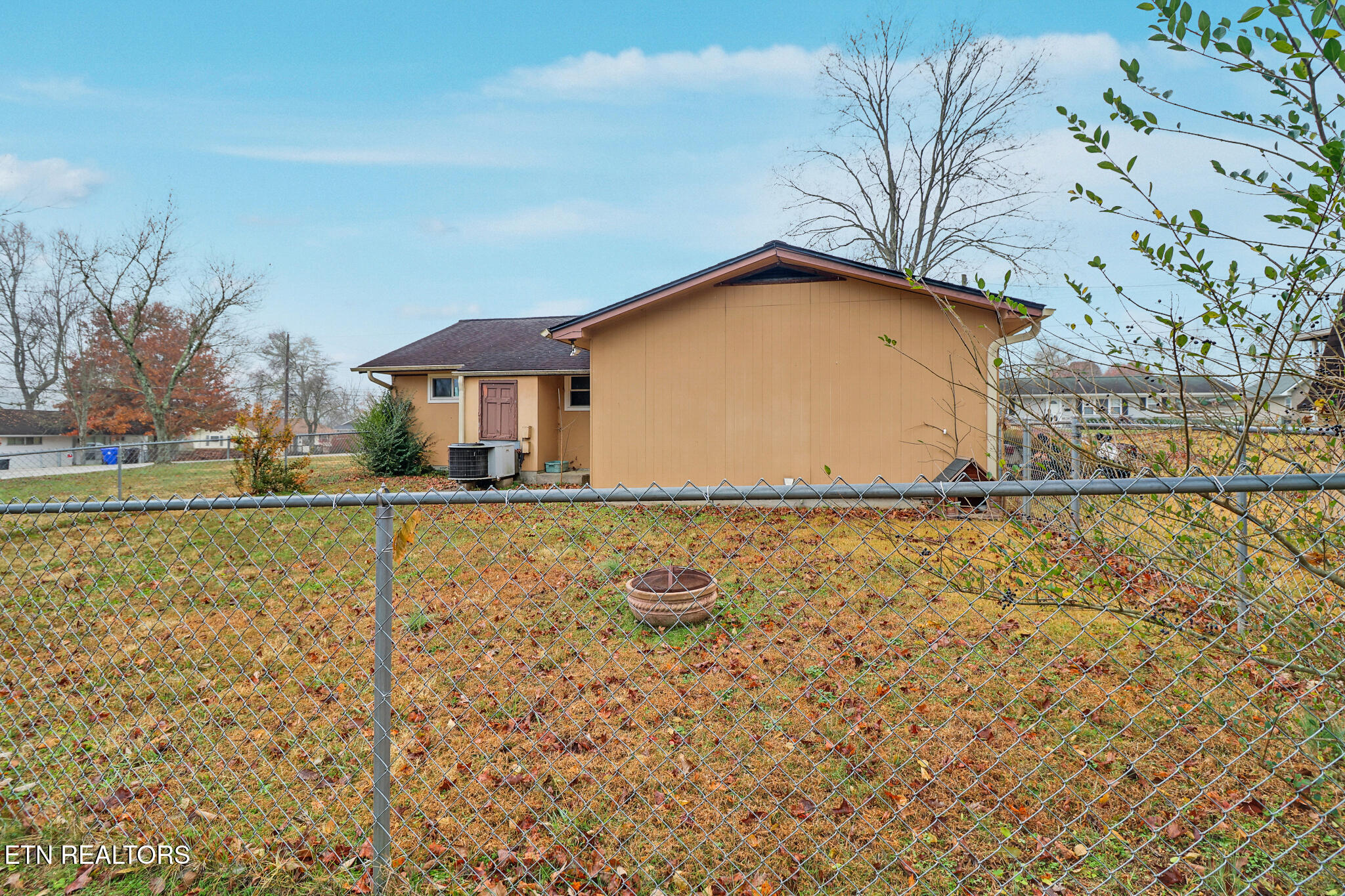 102 E Bryn Mawr Circle