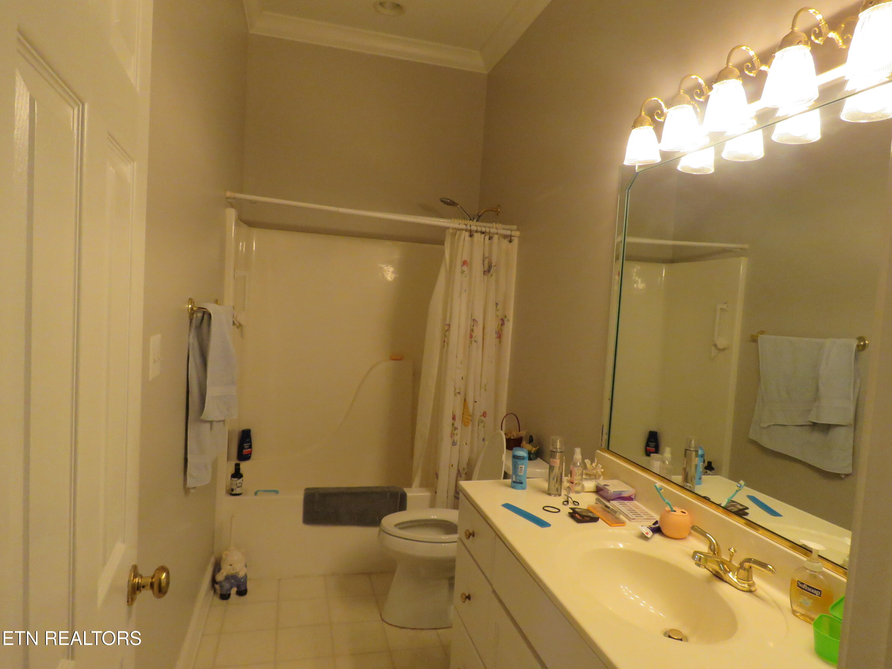 5228 Tazewell Pointe Way