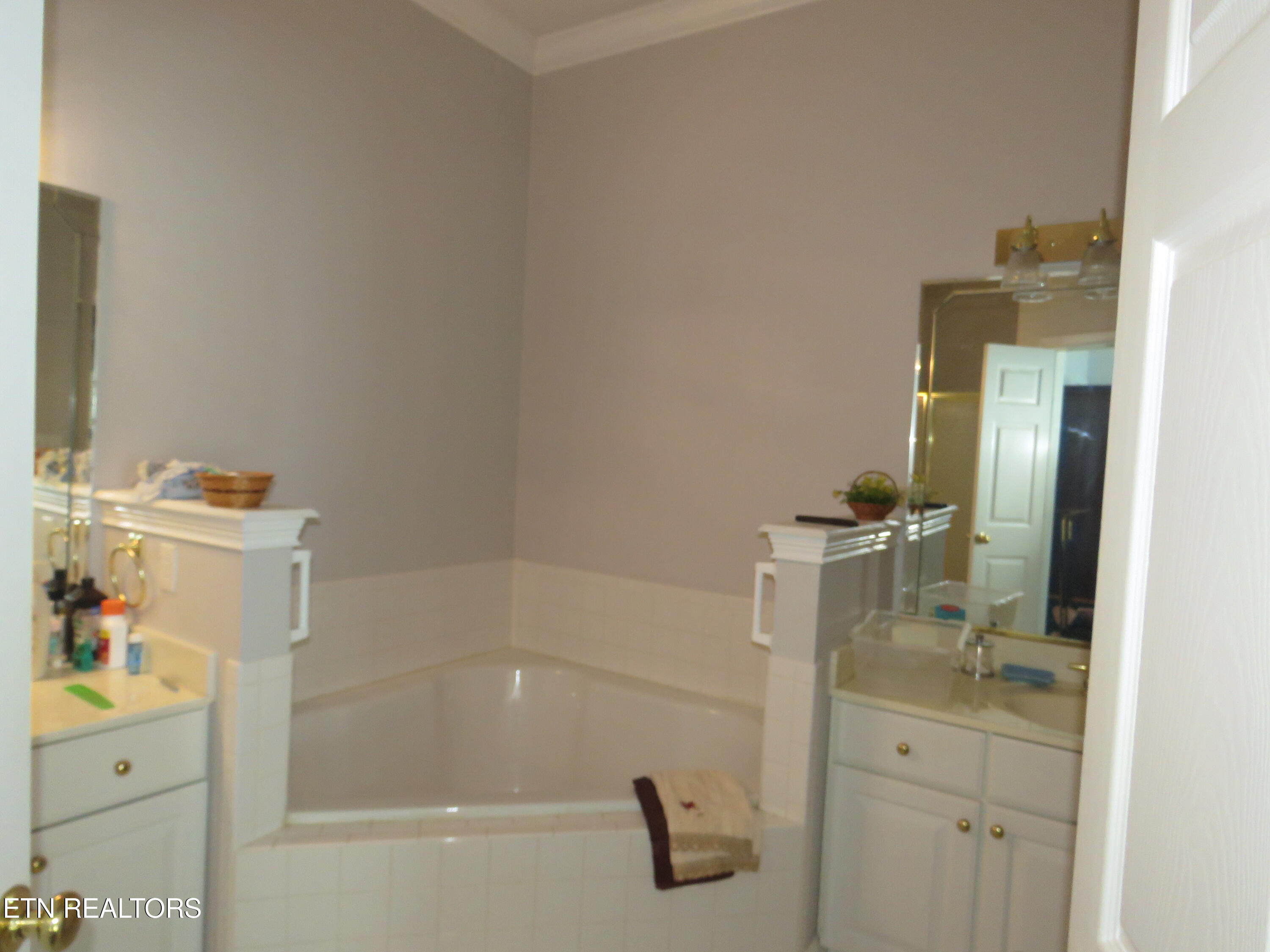 5228 Tazewell Pointe Way