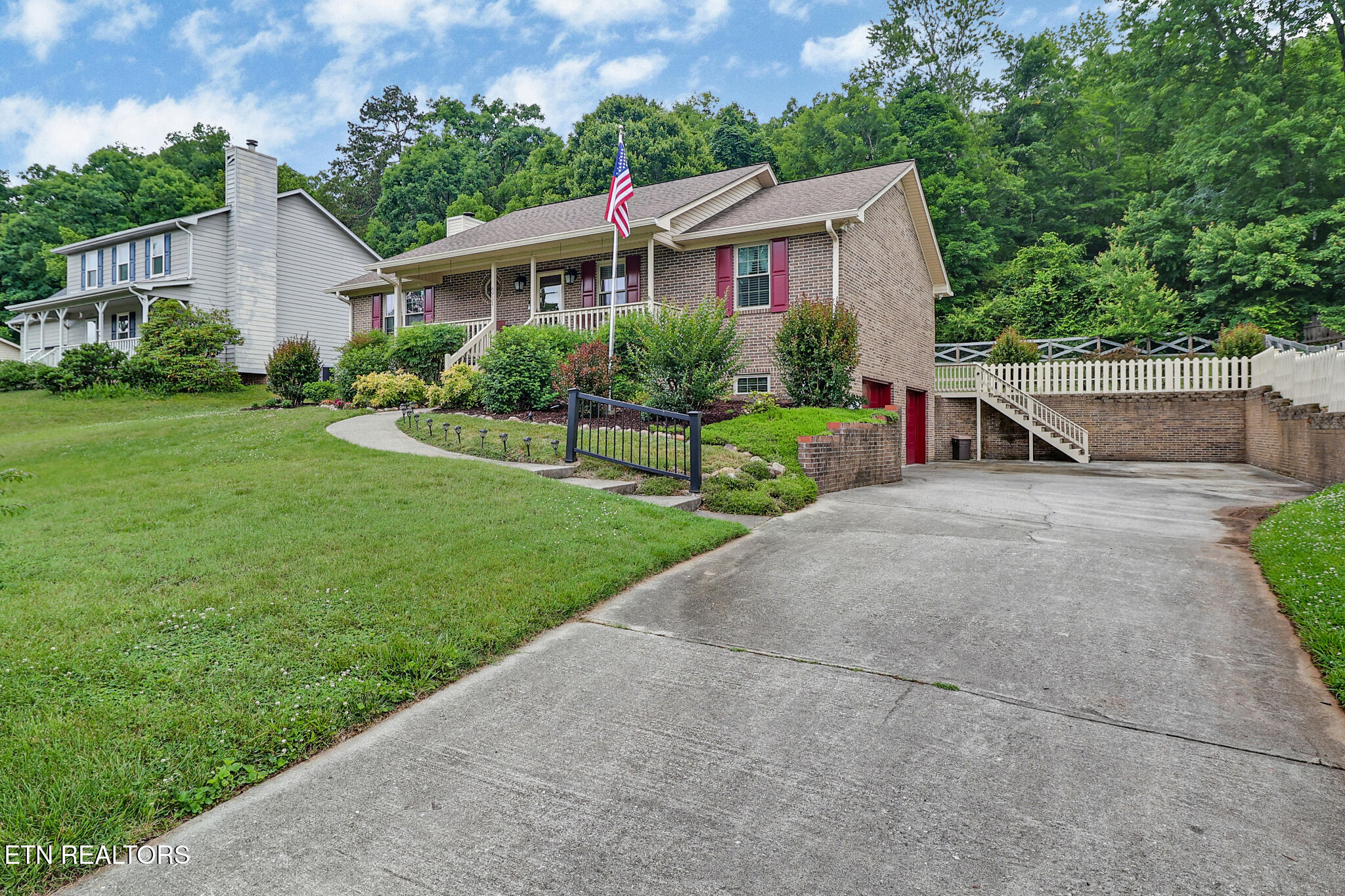 6911 Lindal Rd