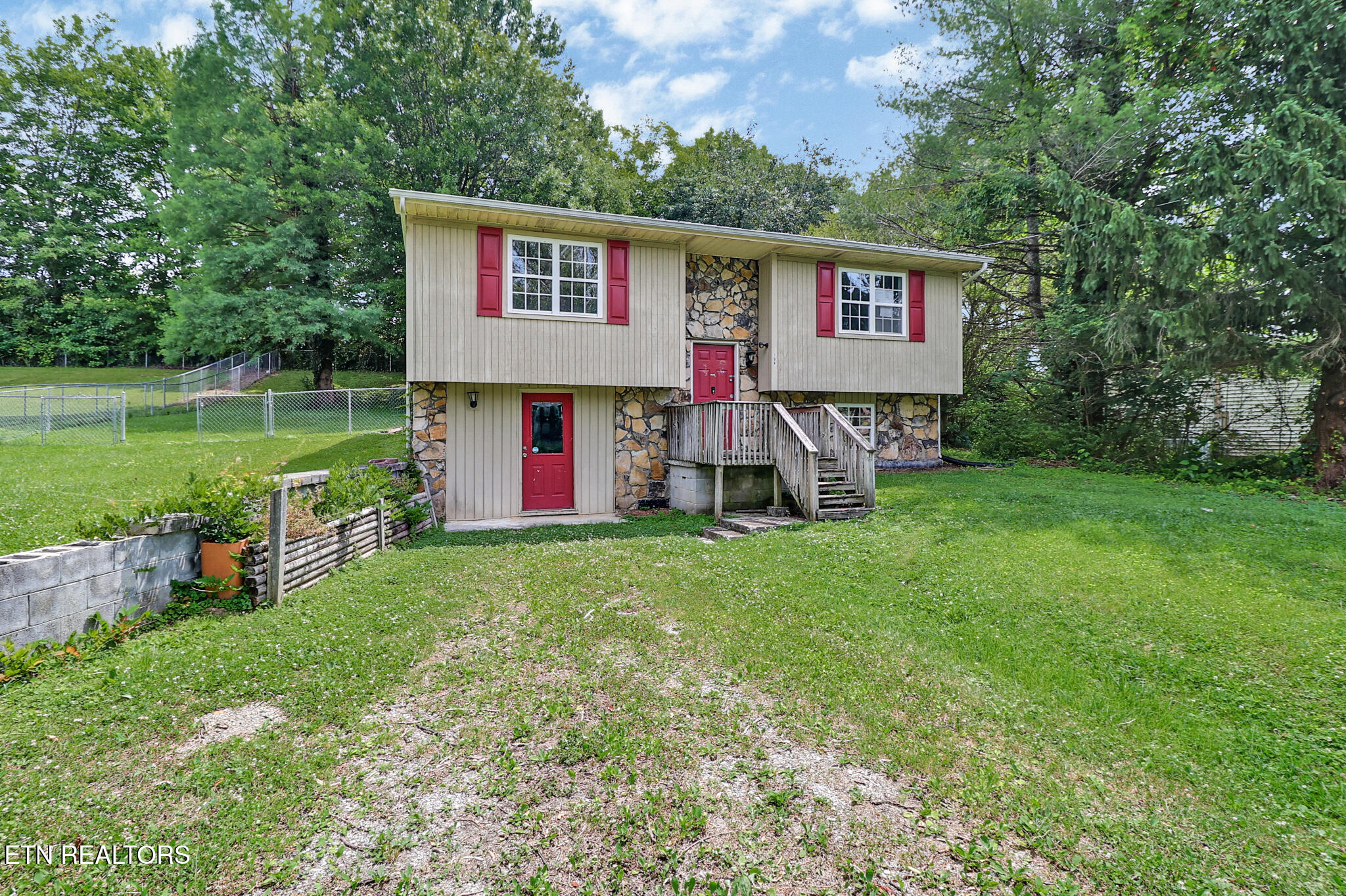106 Willow Creek Rd