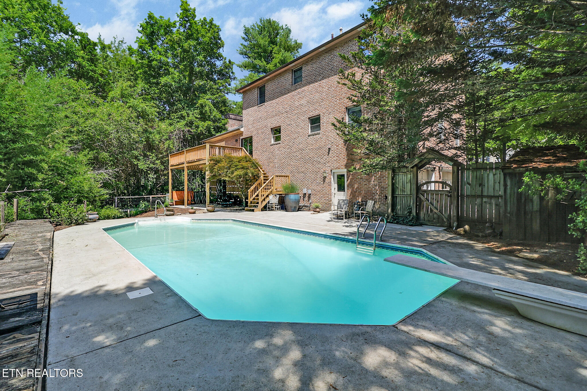 107 Chestnut Hill Rd