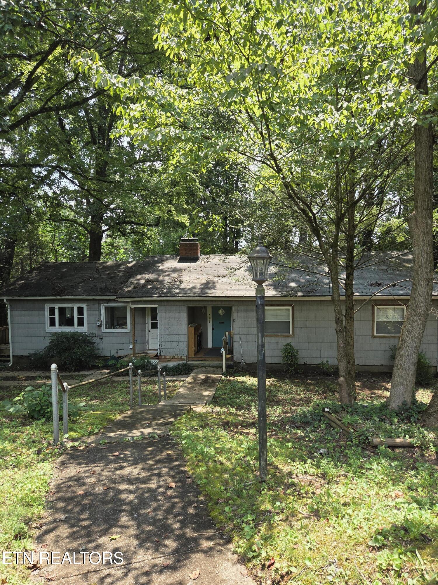 313 W Outer Drive