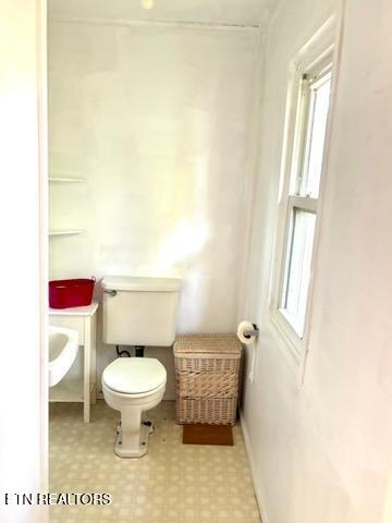 313 W Outer Drive
