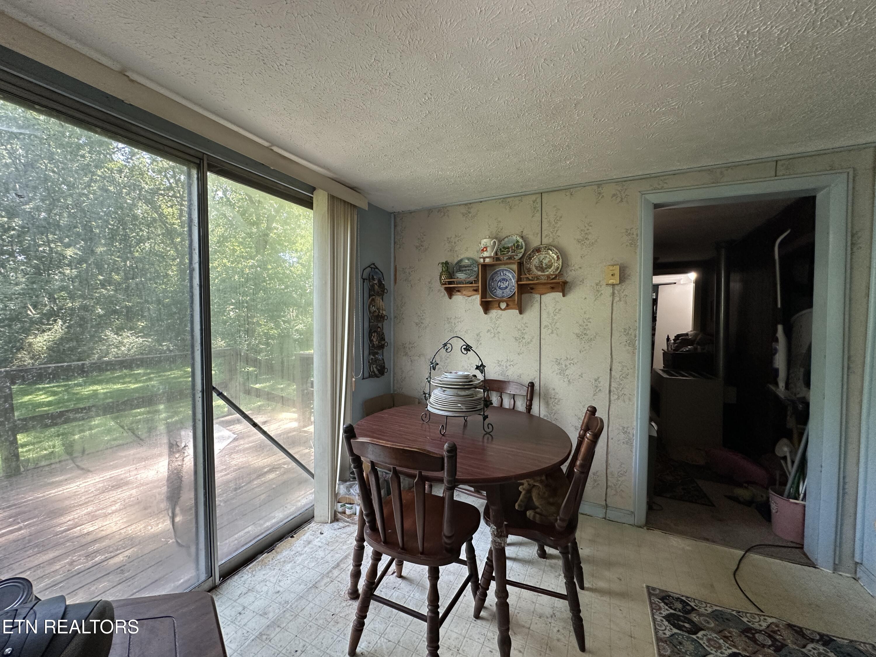 160 Ivy Ave