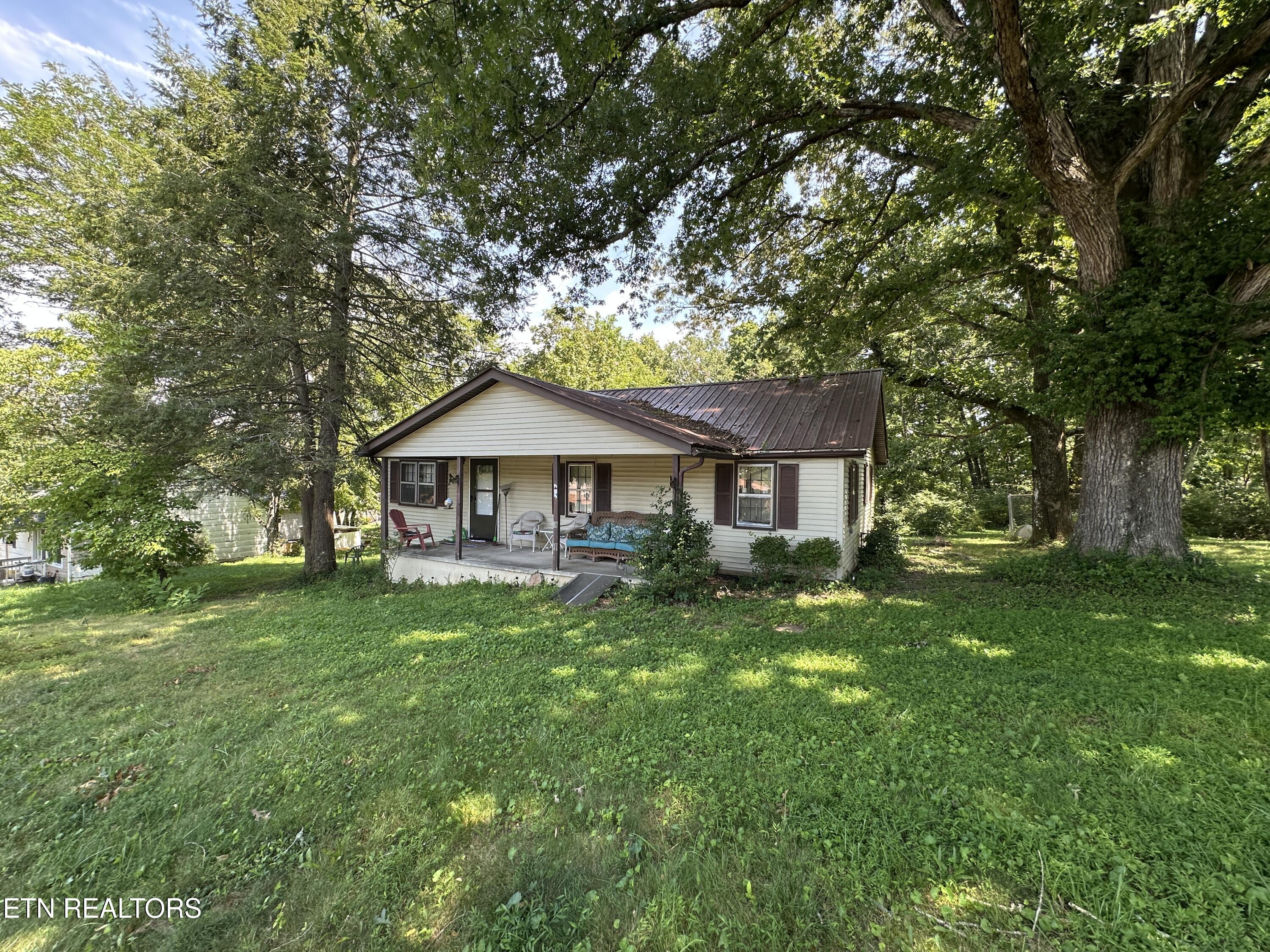 160 Ivy Ave