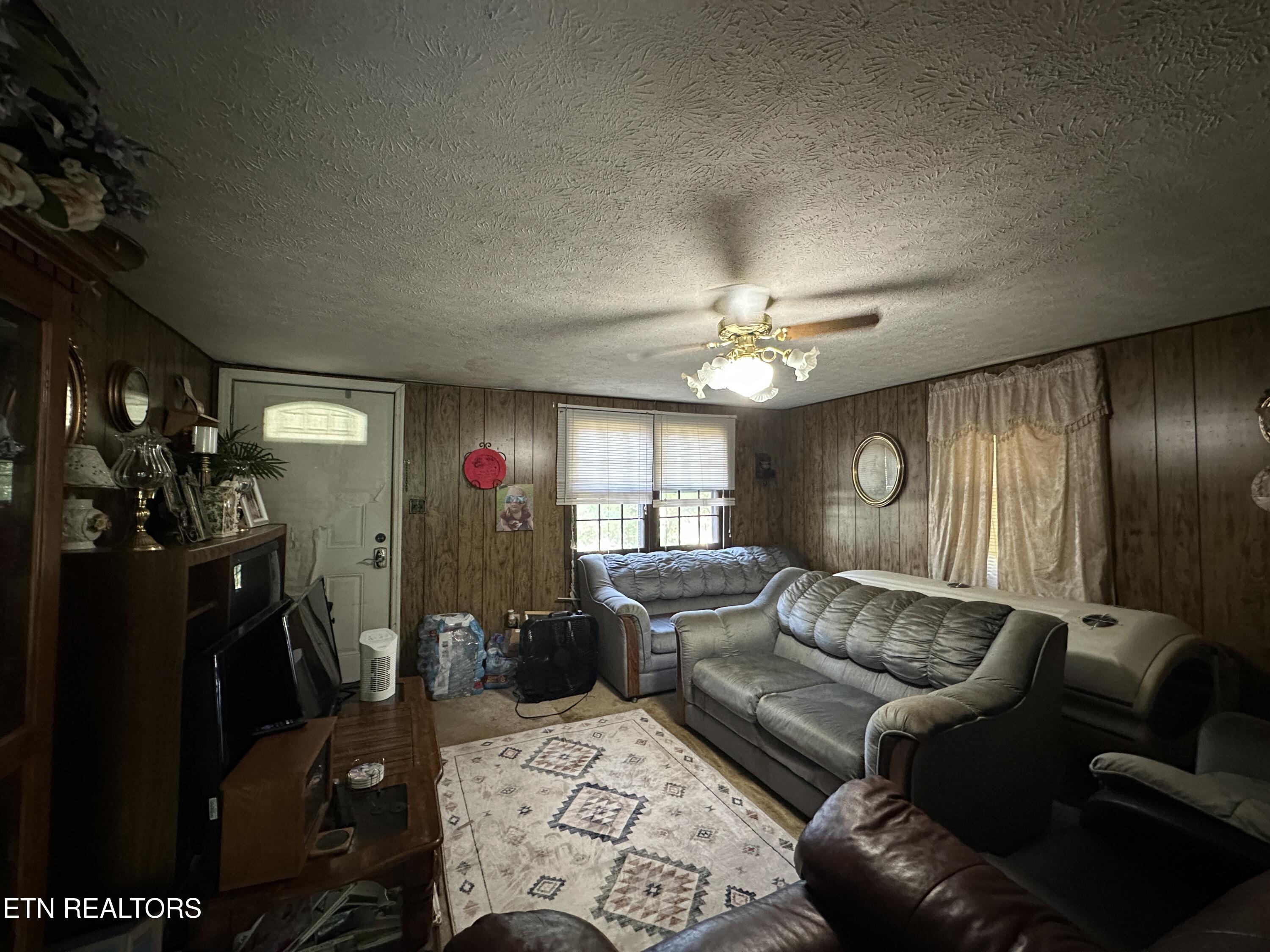 160 Ivy Ave
