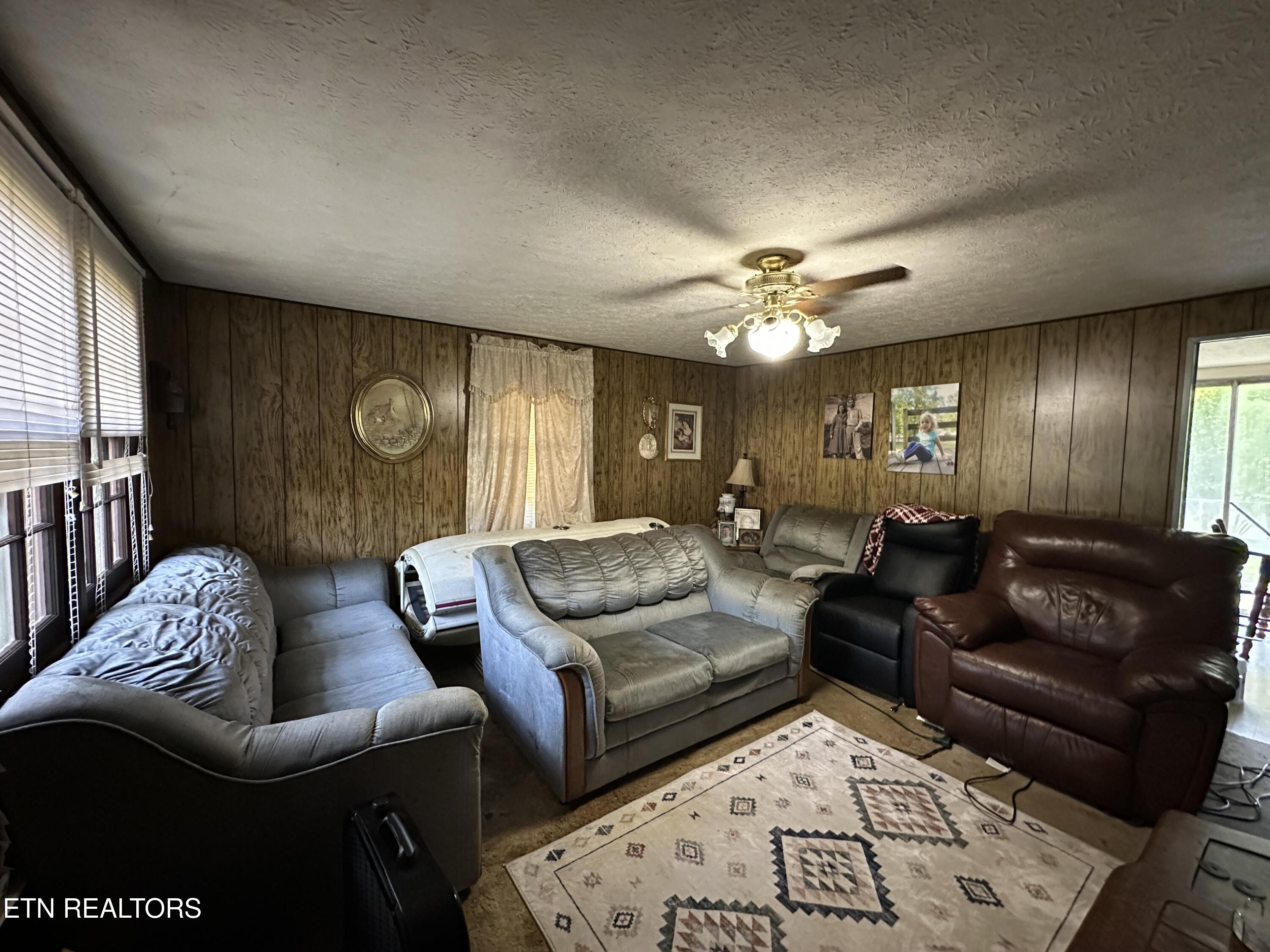 160 Ivy Ave