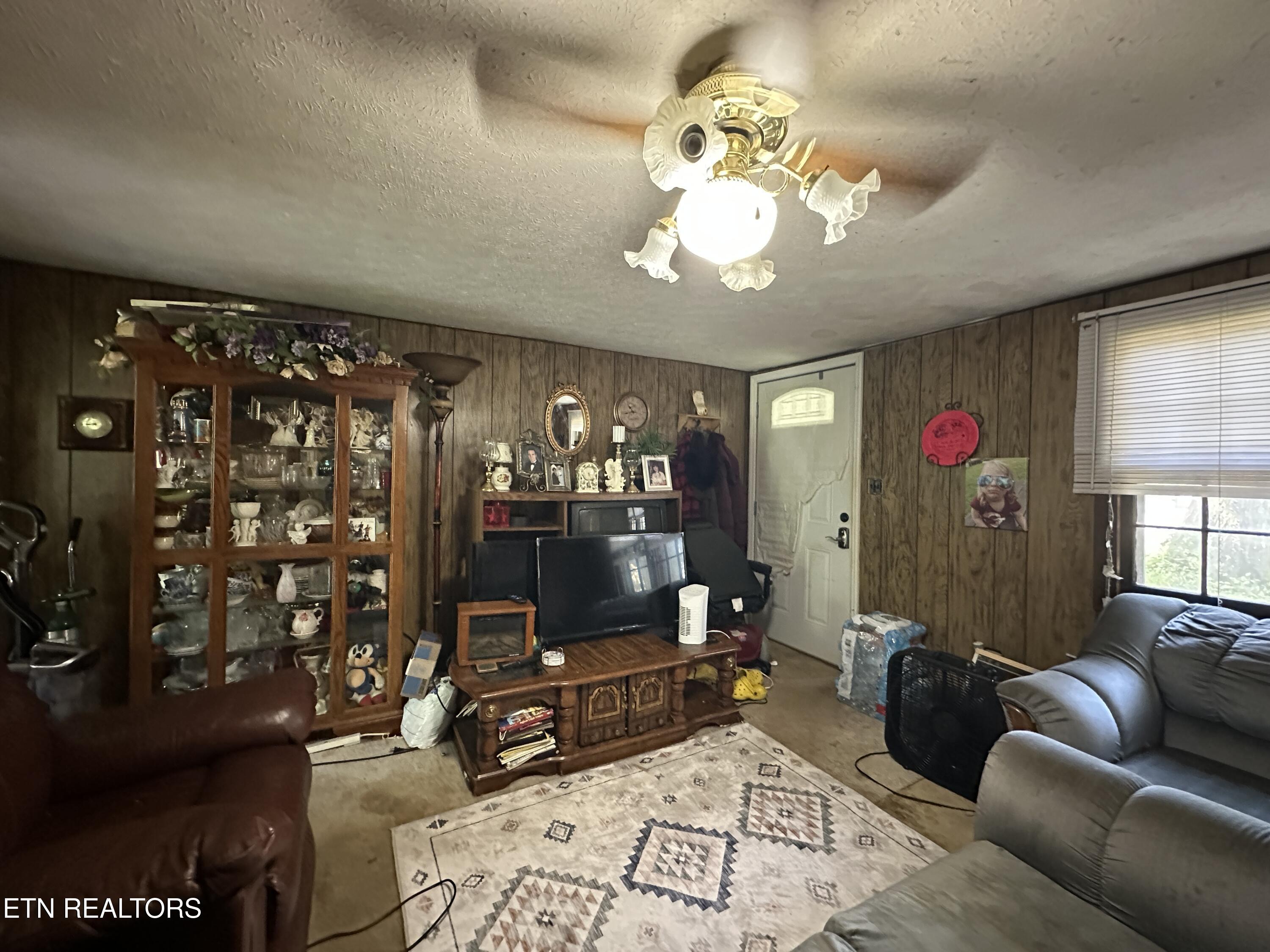 160 Ivy Ave