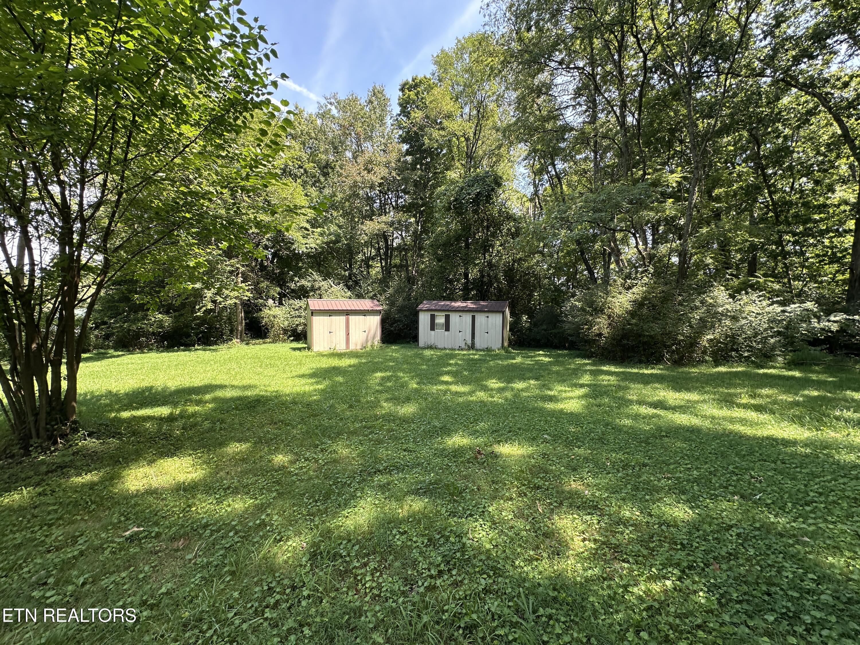 160 Ivy Ave