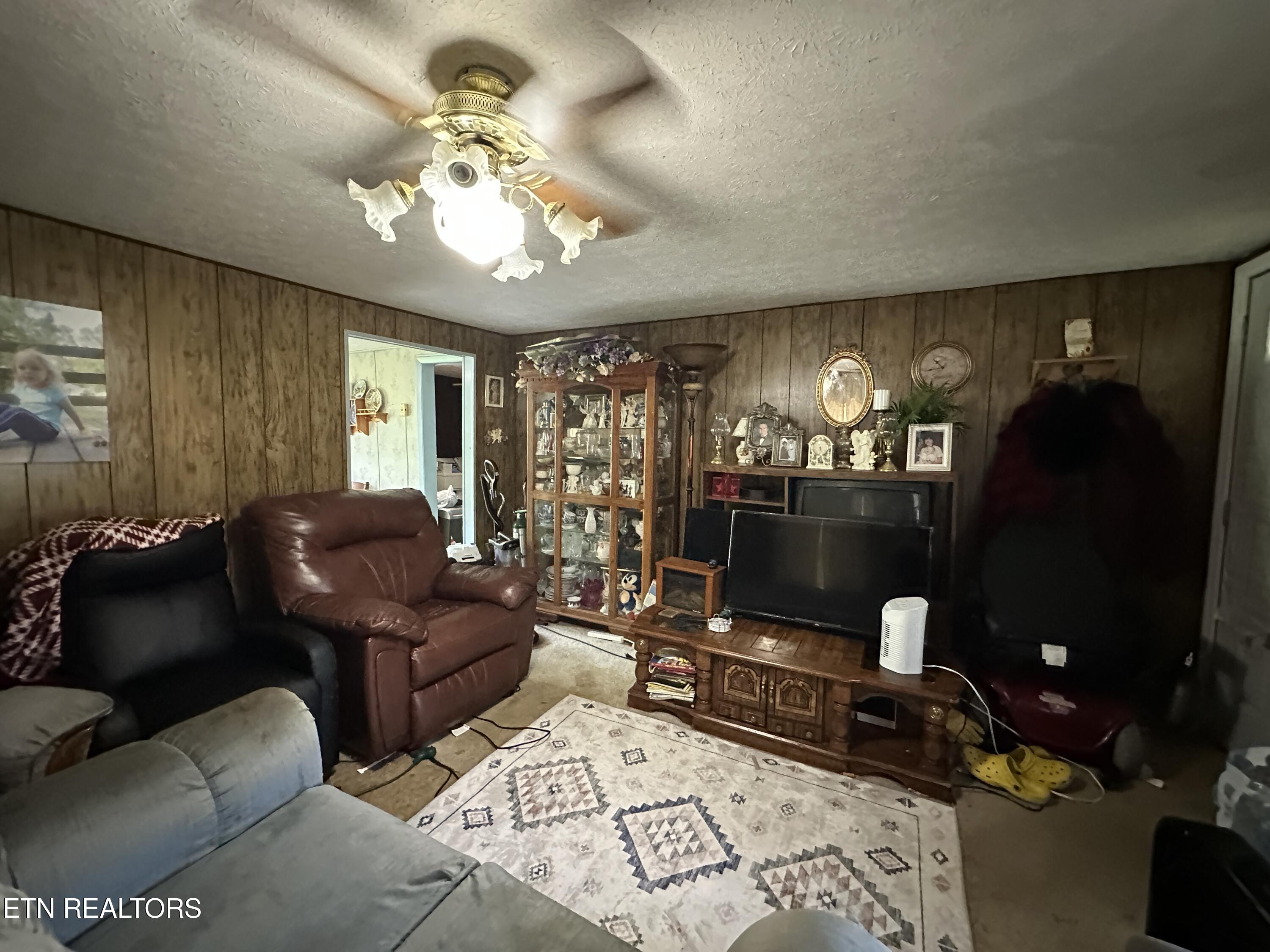 160 Ivy Ave