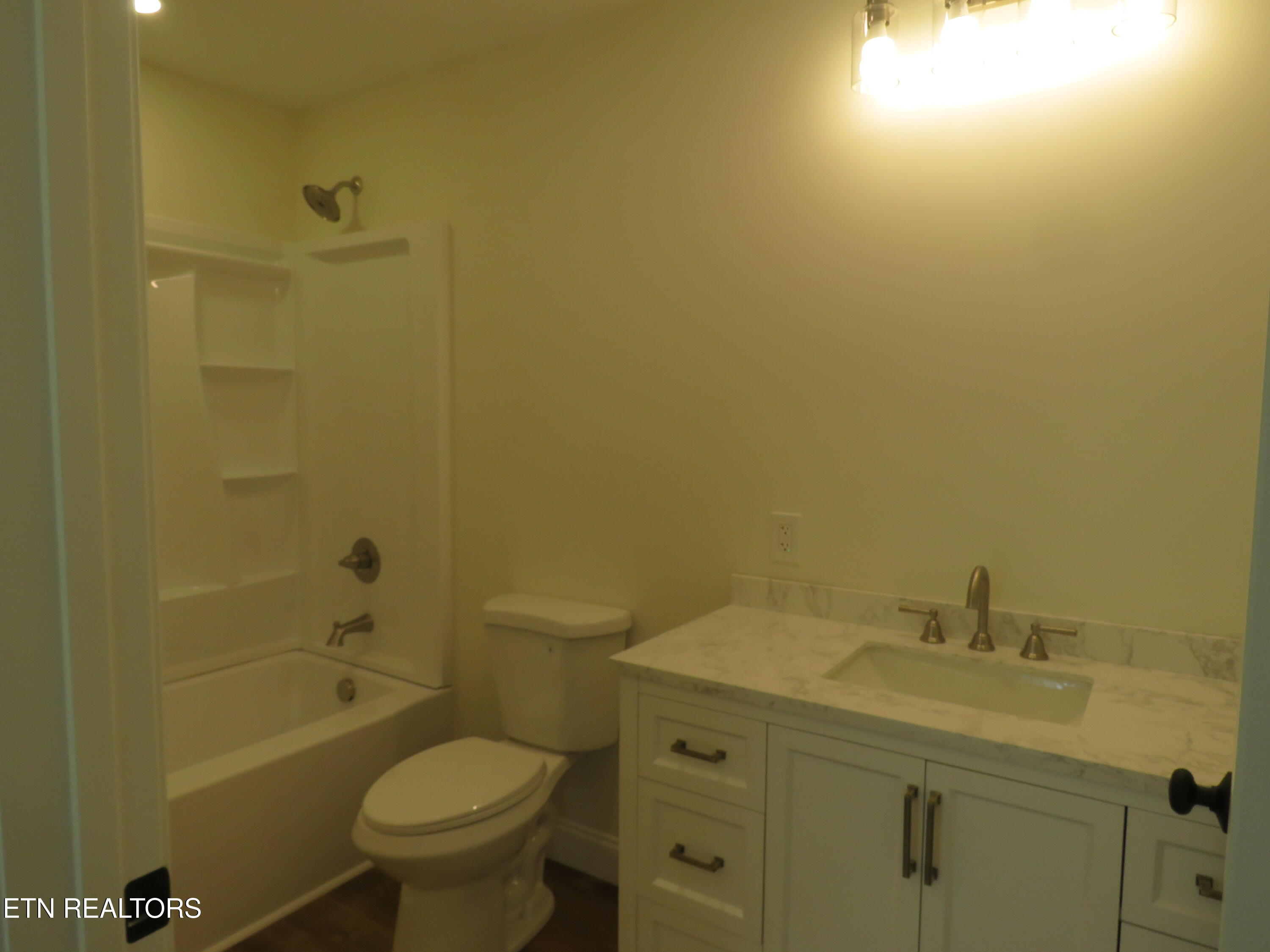 108 E Arrowwood Rd