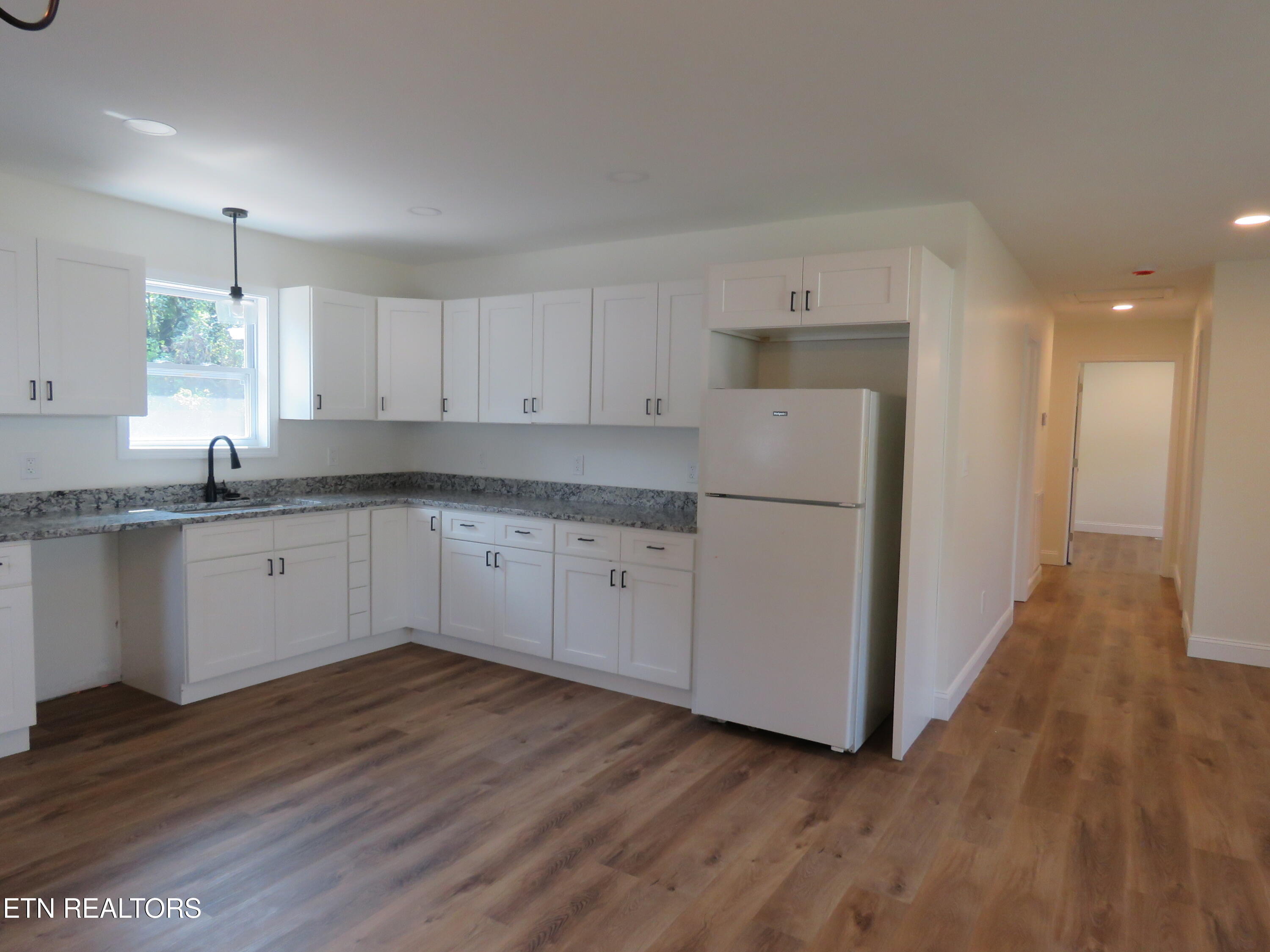 108 E Arrowwood Rd