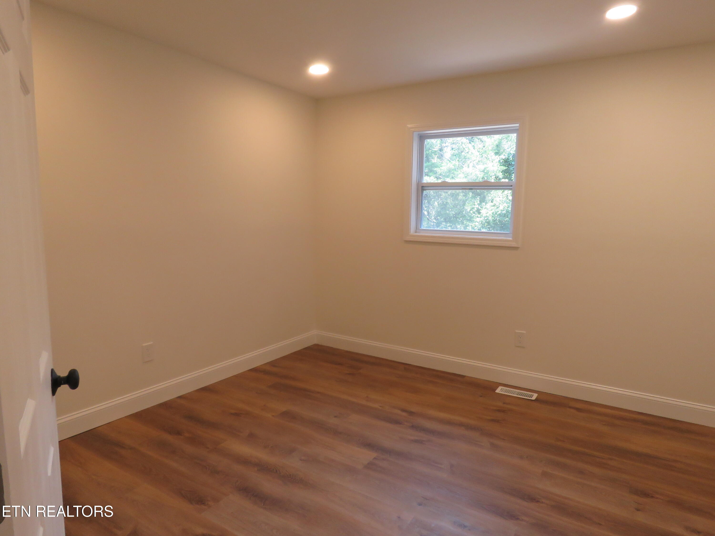 108 E Arrowwood Rd
